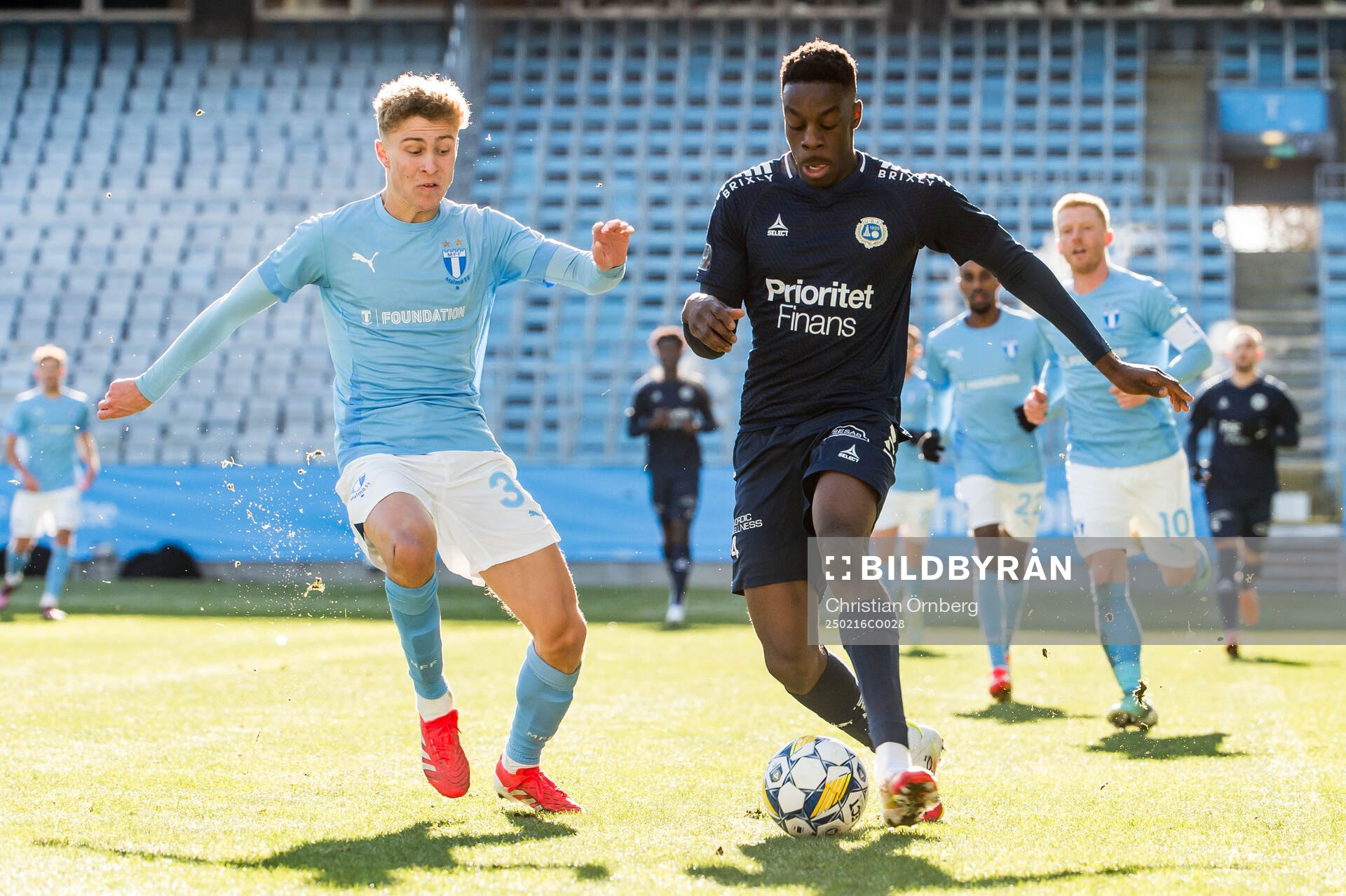 Malmö FFs Hugo Bolin och Utsiktens David Tokpah