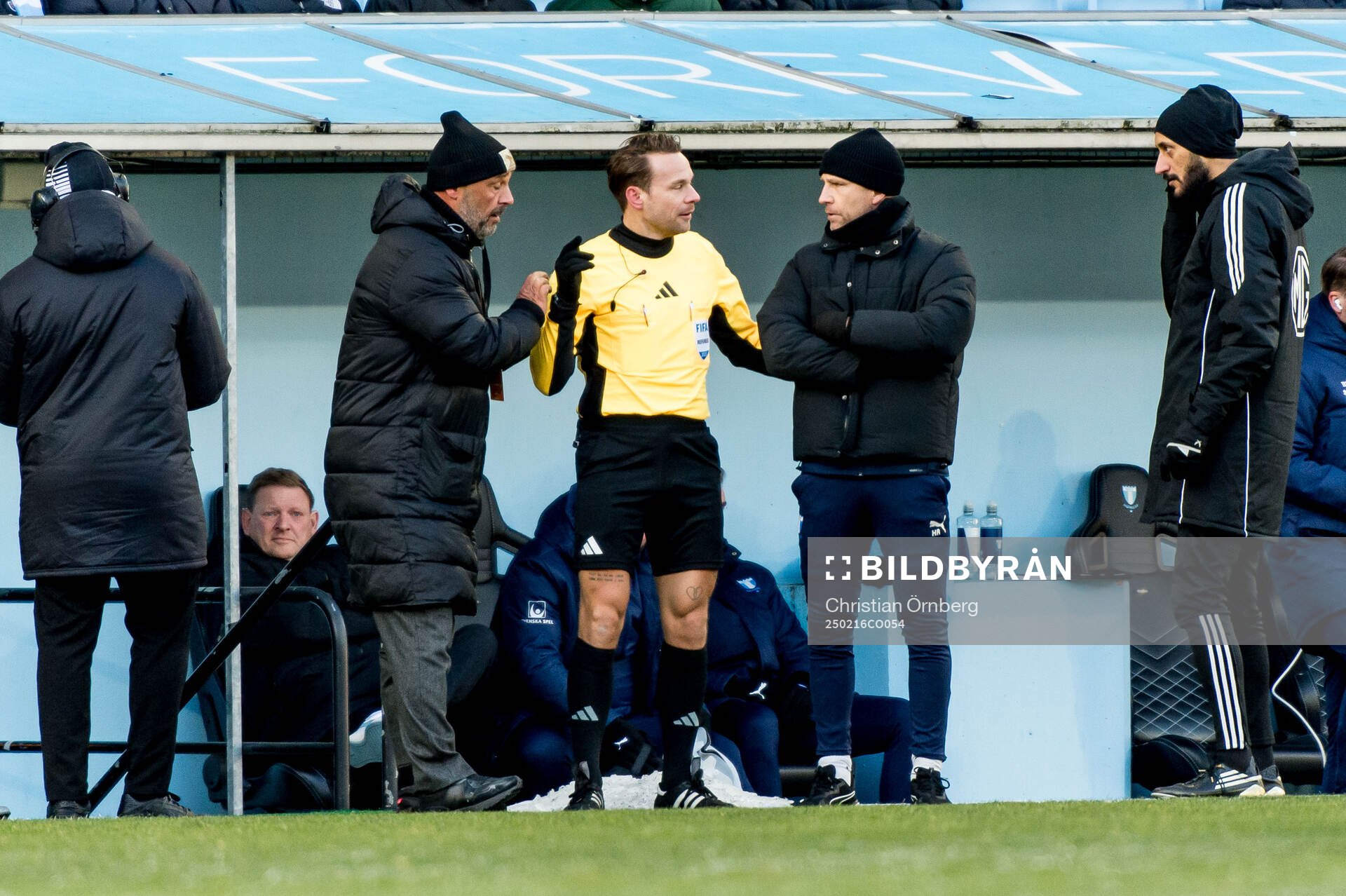 Domare Kristoffer Karlsson och Malmö FFs tränare Henrik