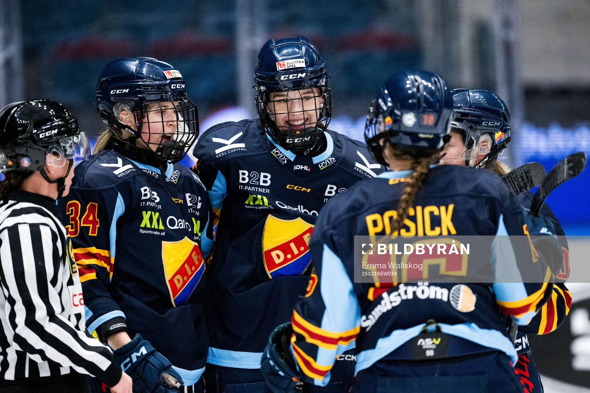 Djurgårdens Tereza Plosova och Tereza Pistekova jublar