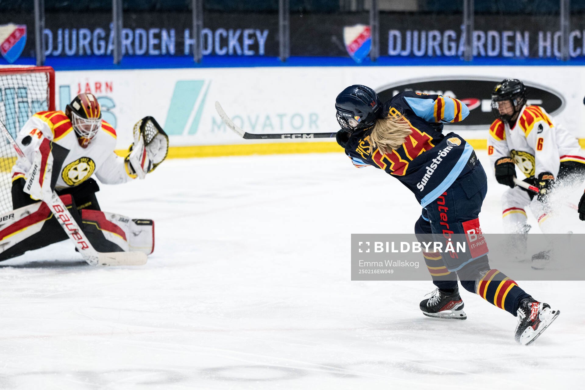 Djurgårdens Tereza Pistekova och Brynäs målvakt Emmy