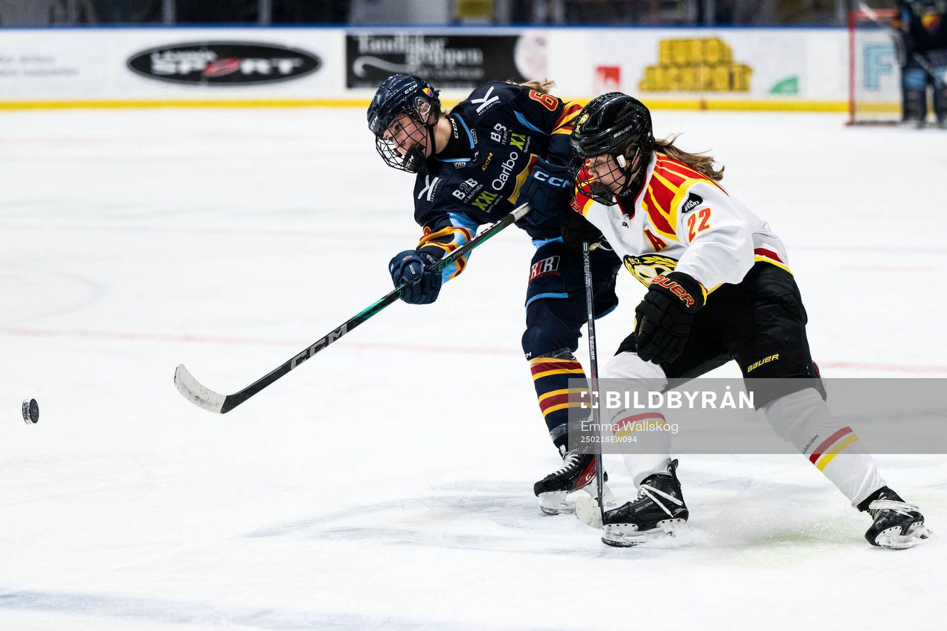 Djurgårdens Linda Vocetkova och Brynäs Hanna Thuvik