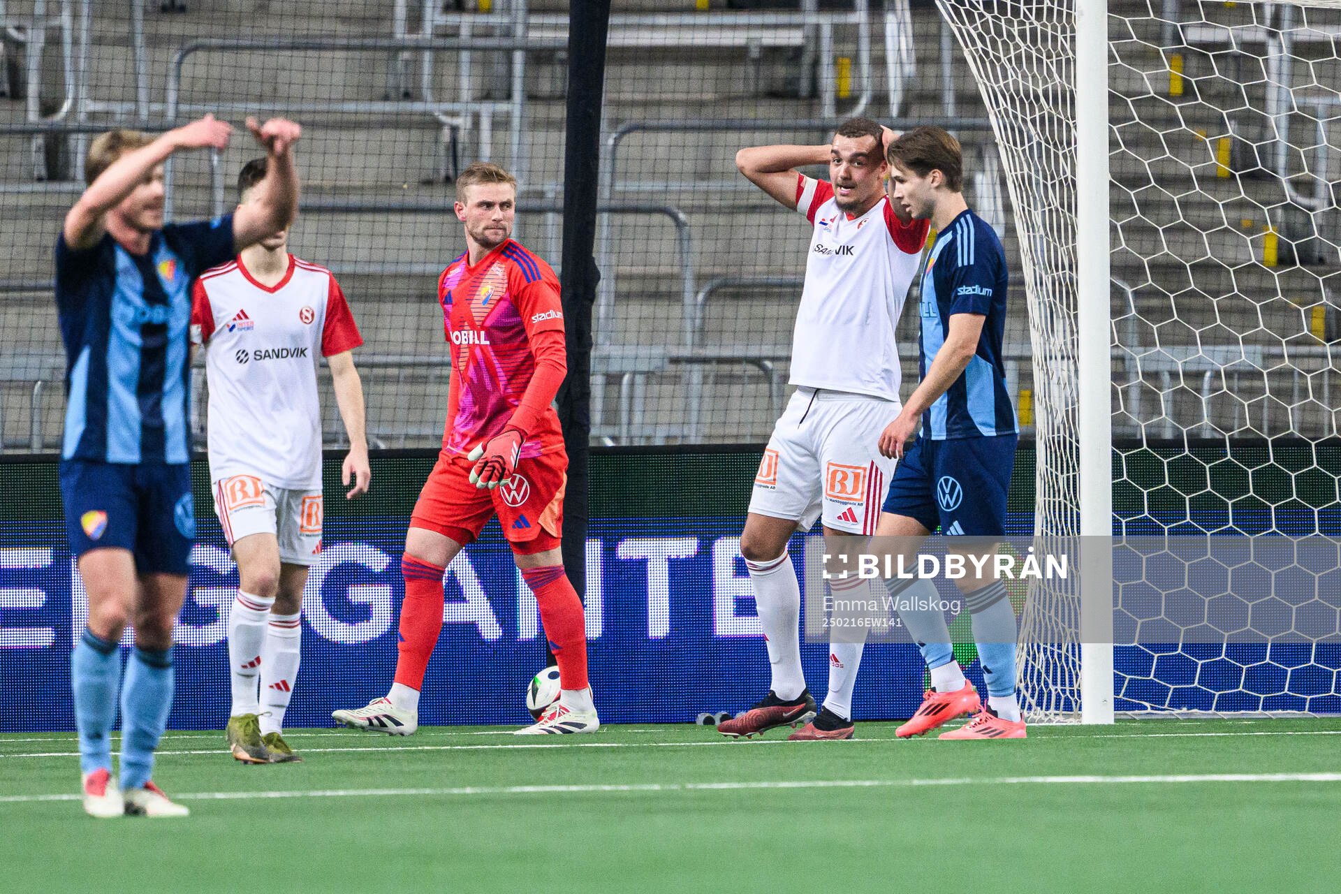 Sandvikens IFs Kim Käck Ofordu deppar