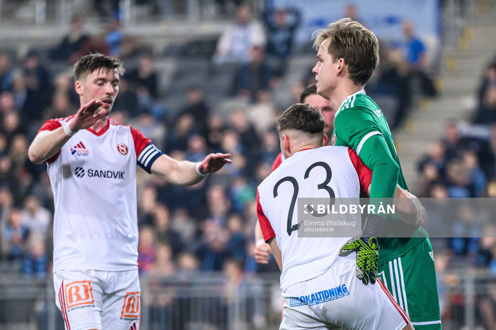 Sandvikens IFs Emil Engqvist och målvakt Hannes Sveijer