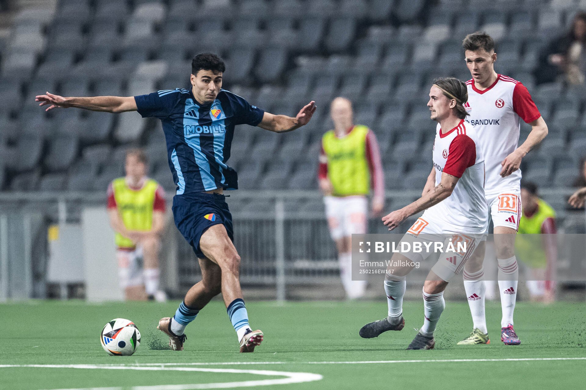 i250216 Djurgårdens Deniz Hummet och Sandvikens IFs Johan