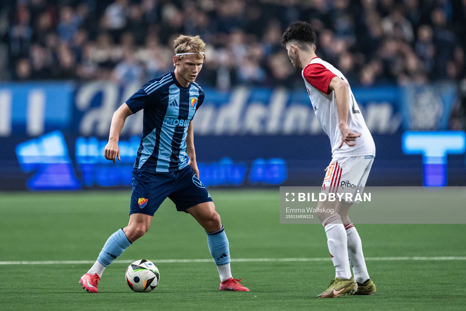 i250216 Djurgårdens Tobias Gulliksen och Sandvikens IFs