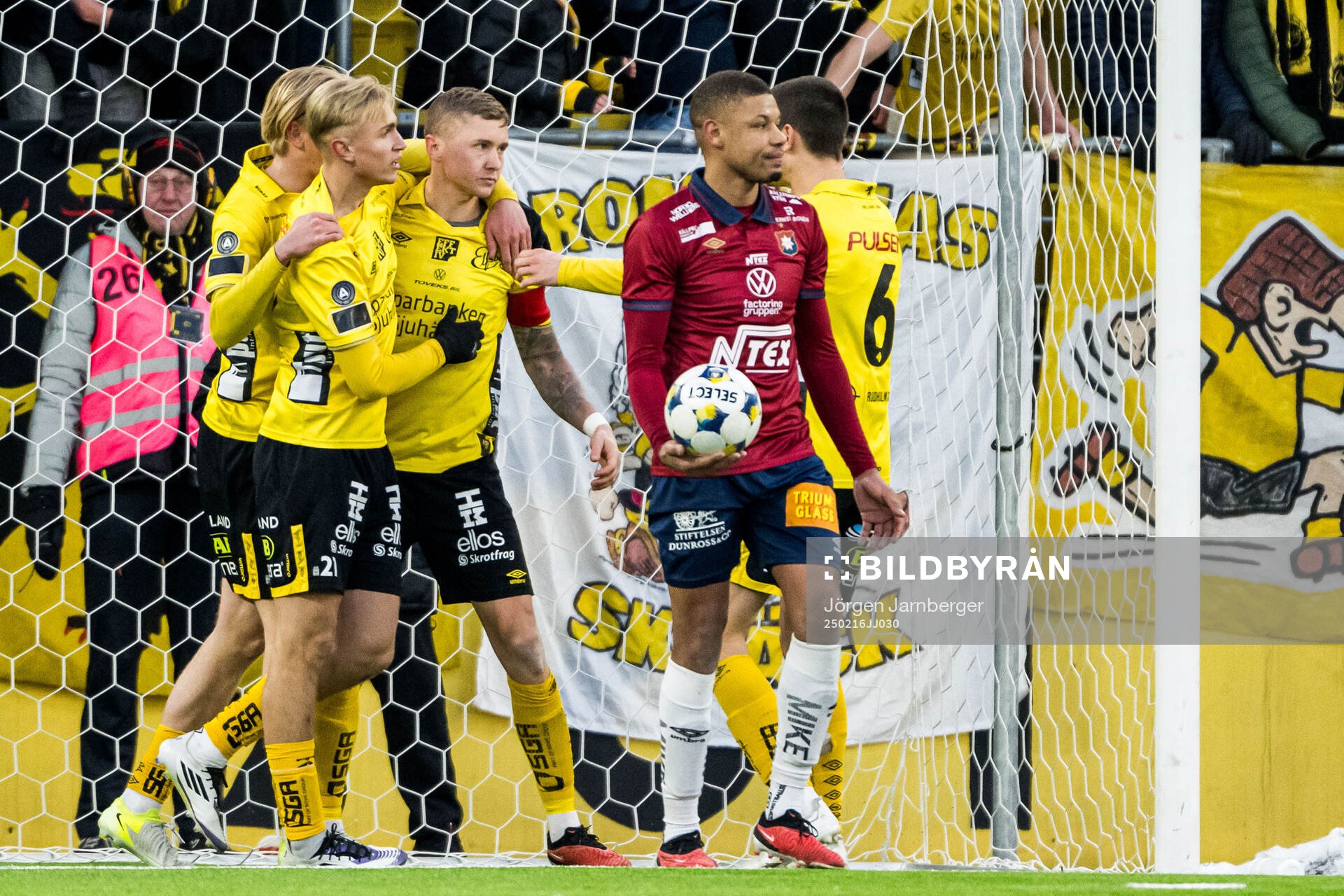 Elfsborgs Sebastian Holmen jublar efter 3-1 under fotbollsmatchen i Svenska Cupen mellan Elfsborg och Örgryte den 16 februari 2025 i Borås.