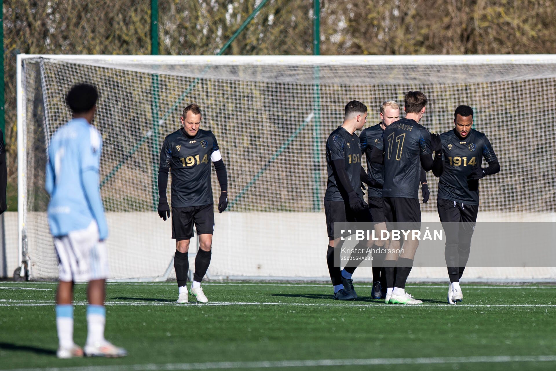 Halmstads spelare jublar under fotbollsmatchen i Svenska Cupen mellan Halmstad och Gefle den 16 februari 2025 i Halmstad. 