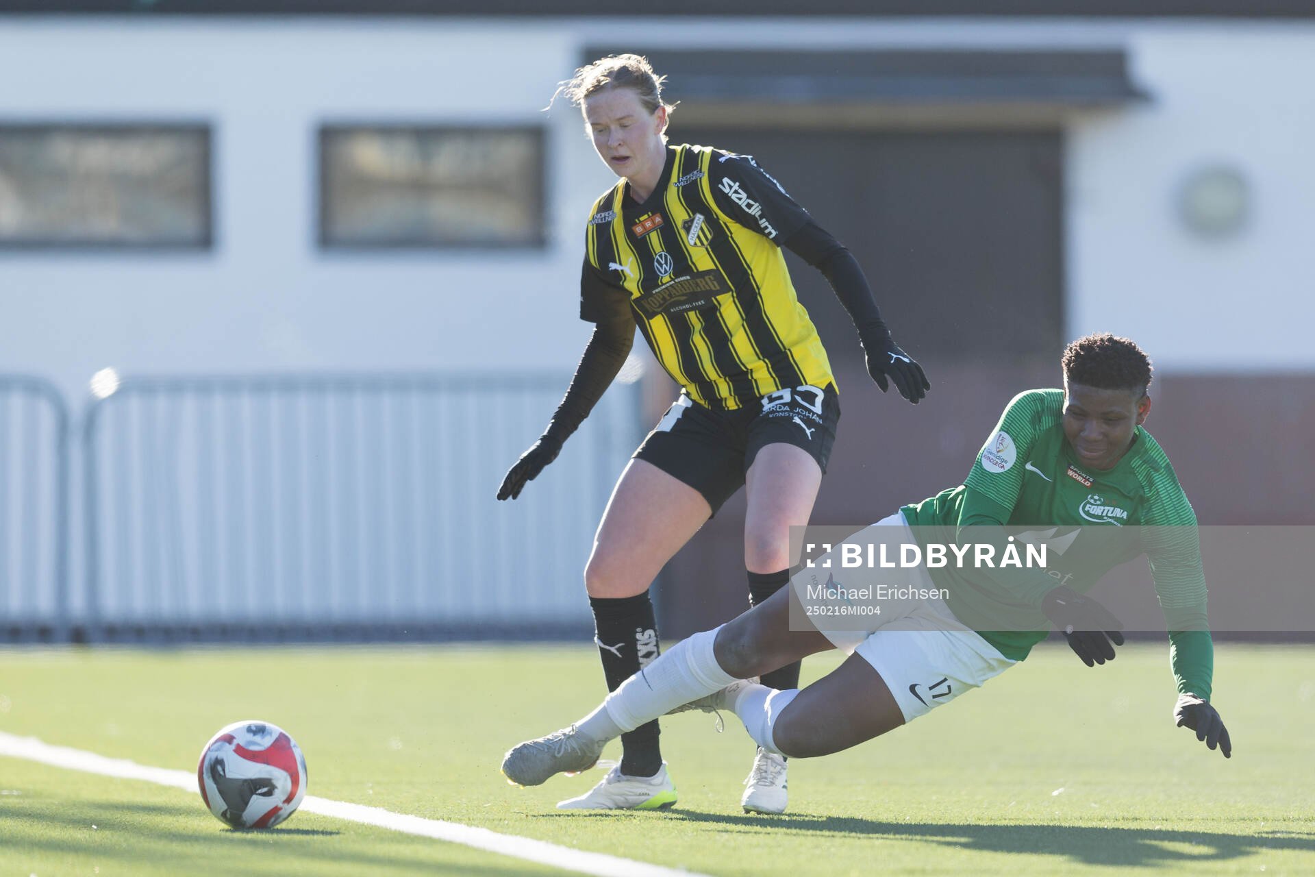 Häckens Emma Östlund och DBK Fortuna Hjörrings Joy Omewa