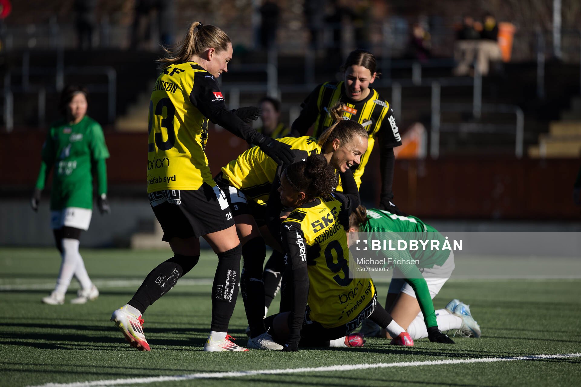 Häckens Felicia Schröder jublar