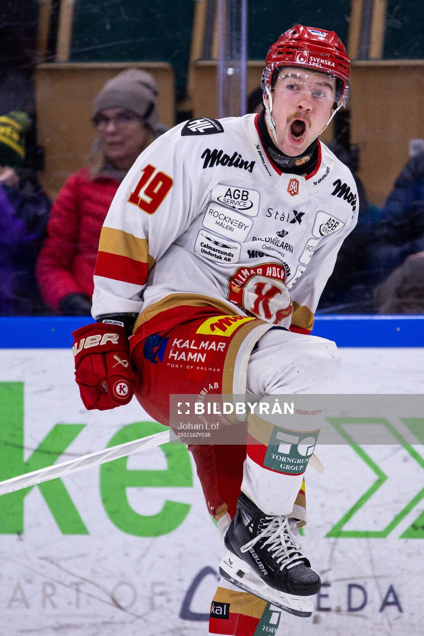 Kalmars Andrew Vanderbeck jublar