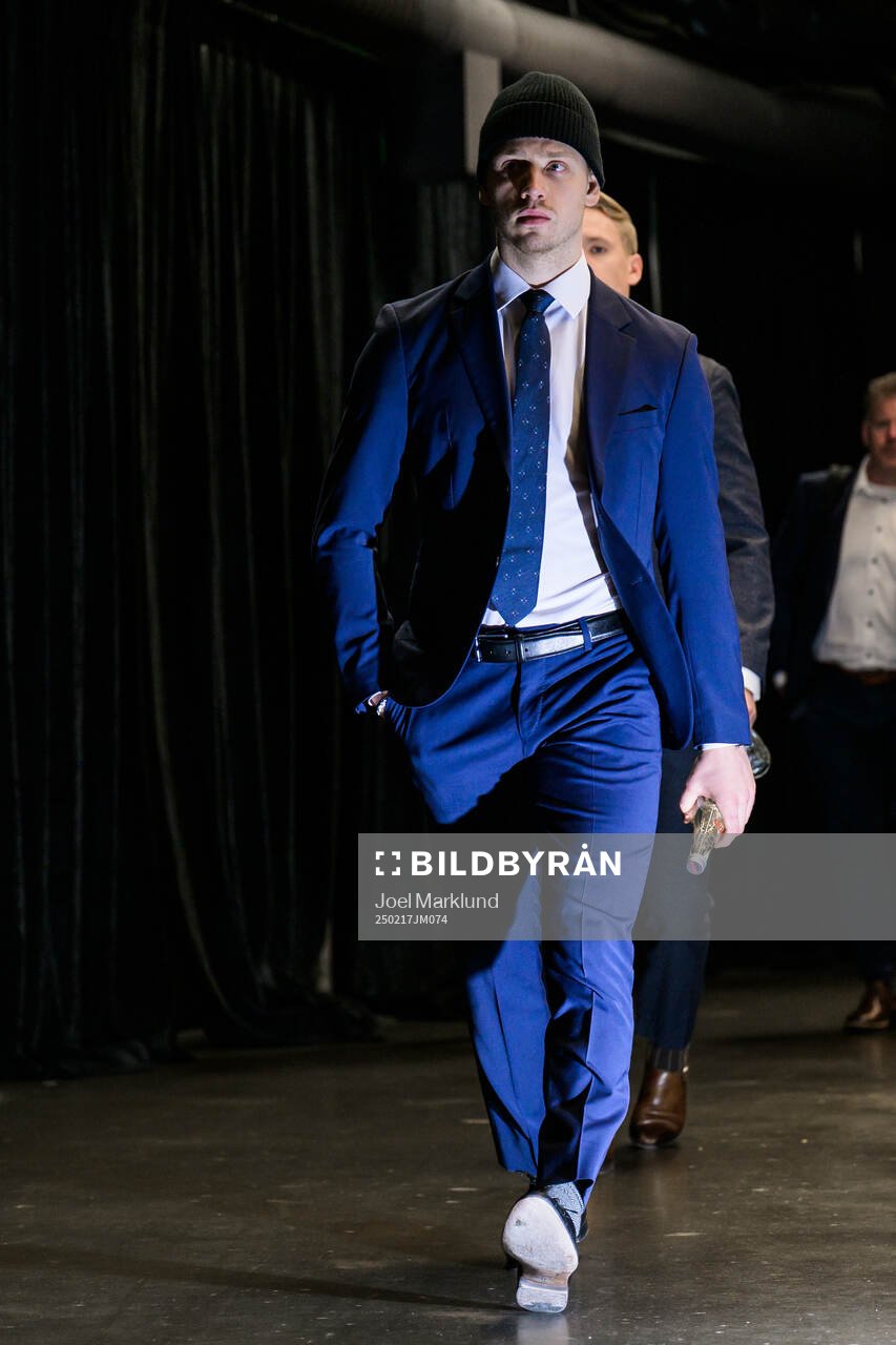 Jesper Bratt of Sweden arrives to the arena for the Four