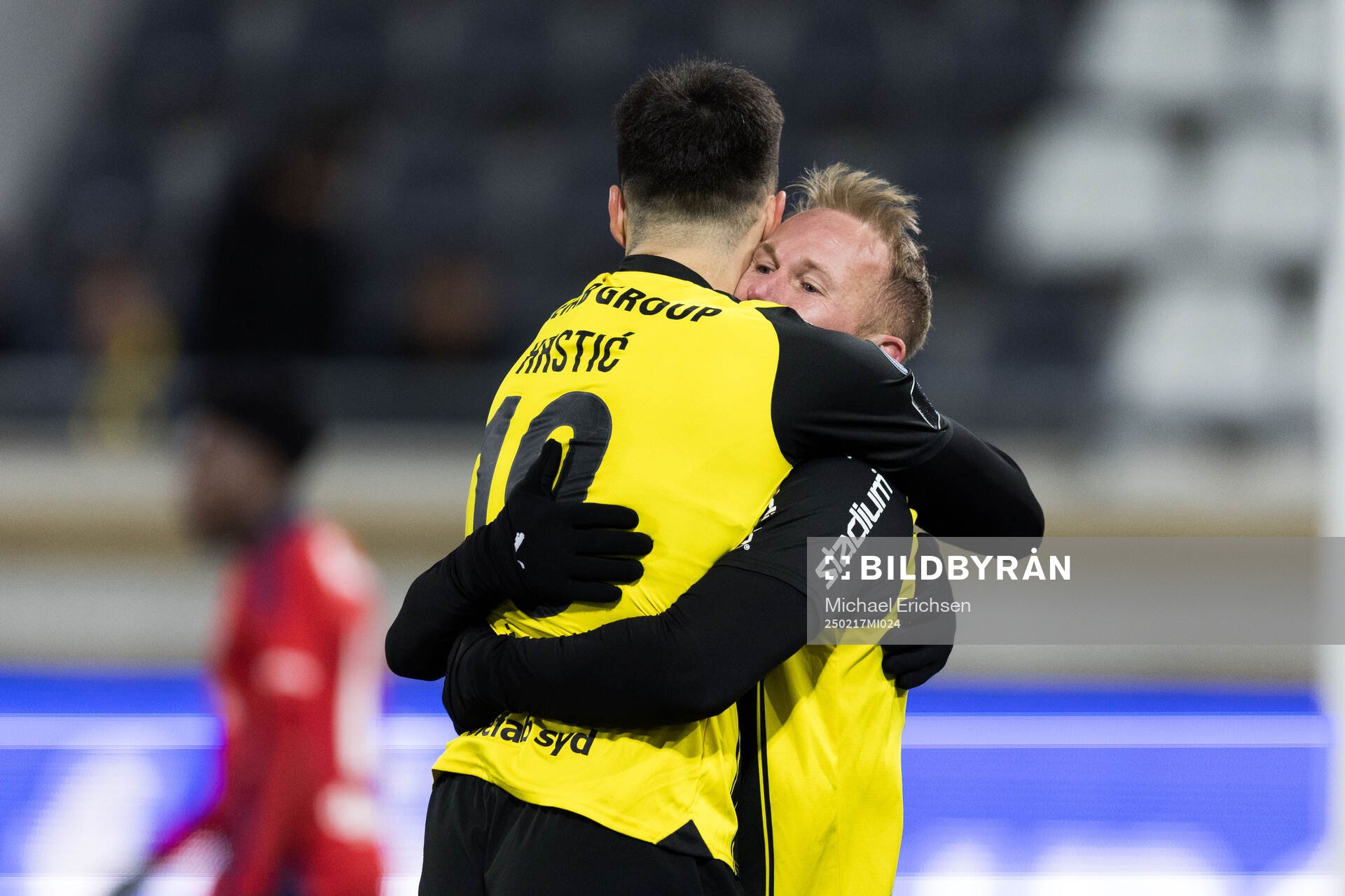 Häckens Srdjan Hrstic jublar med Mikkel Rygaard Jensen