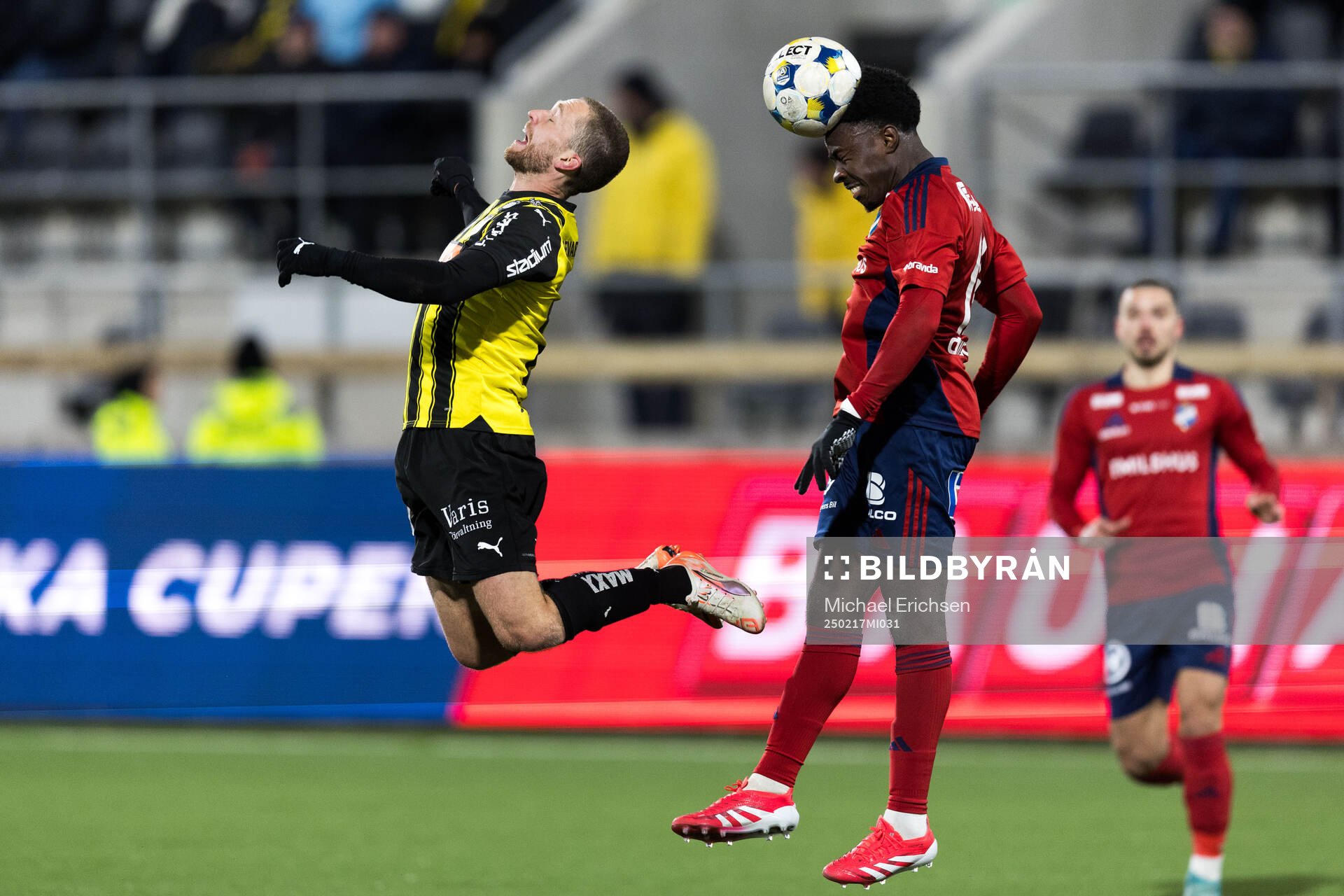 Häckens Adam Lundkvist och Östers Raymond Adjei