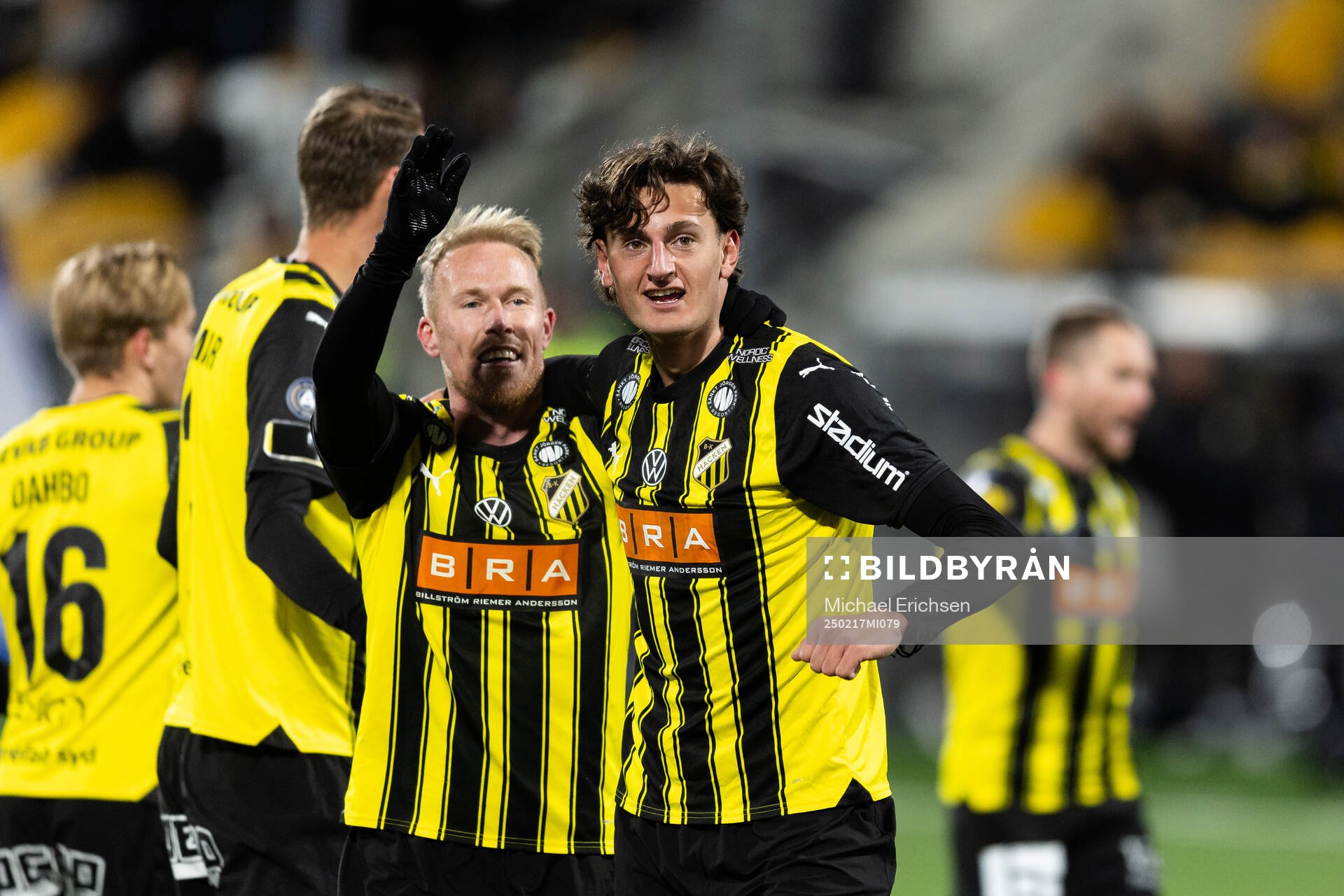Häckens Silas Andersen jublar ihop med Mikkel Rygaard