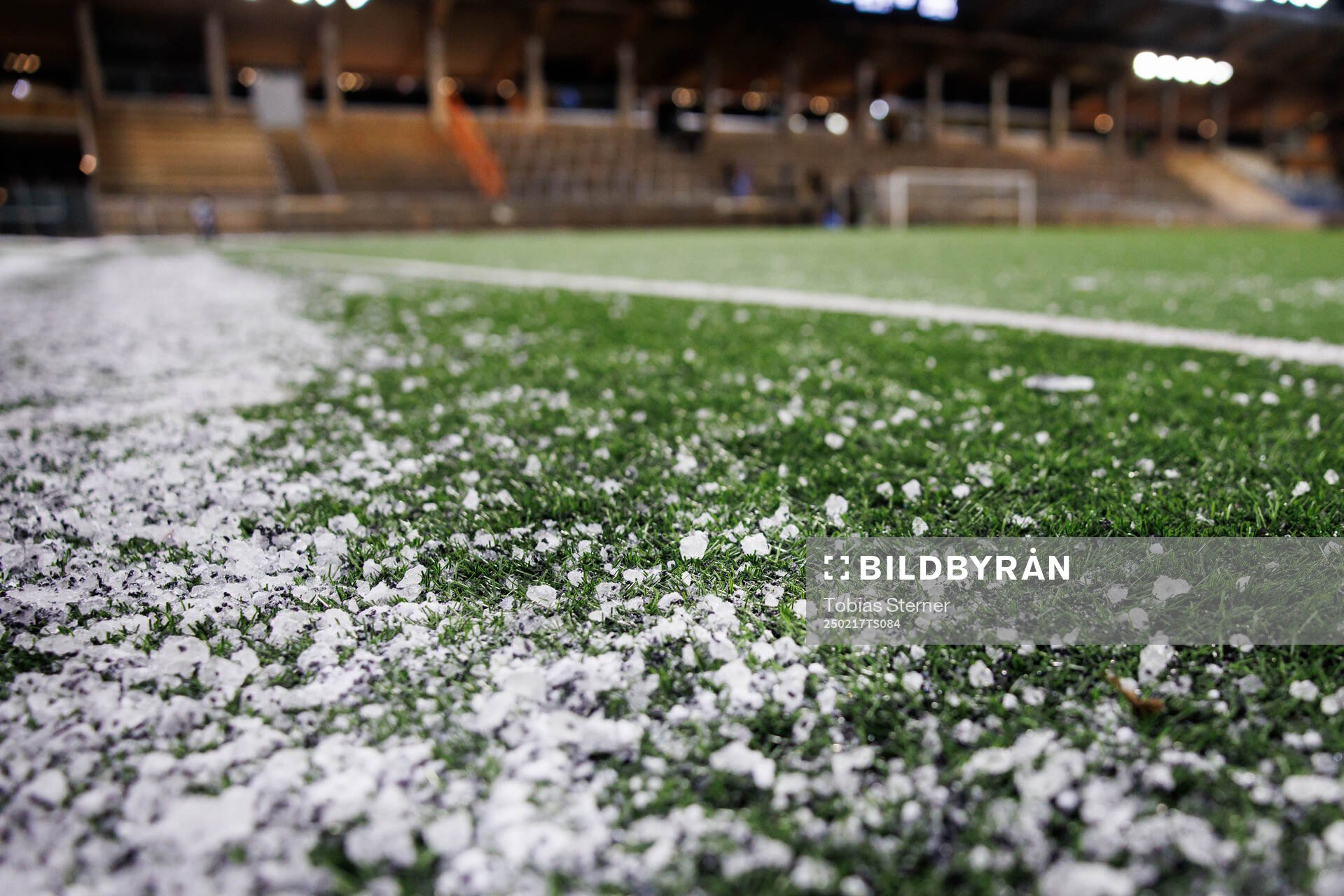 Snö och is på konstgräs