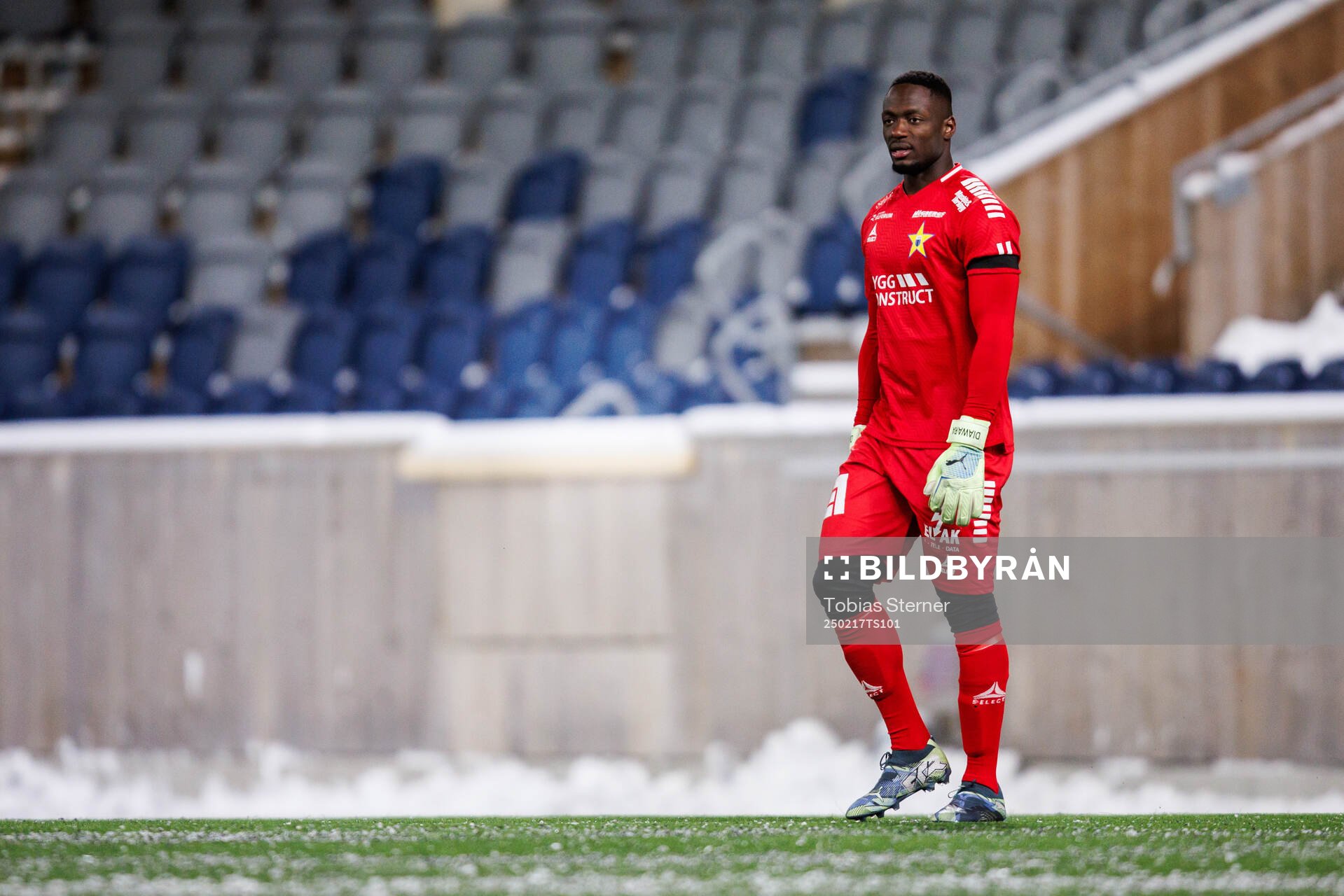 Sirius målvakt Ismael Diawara deppar