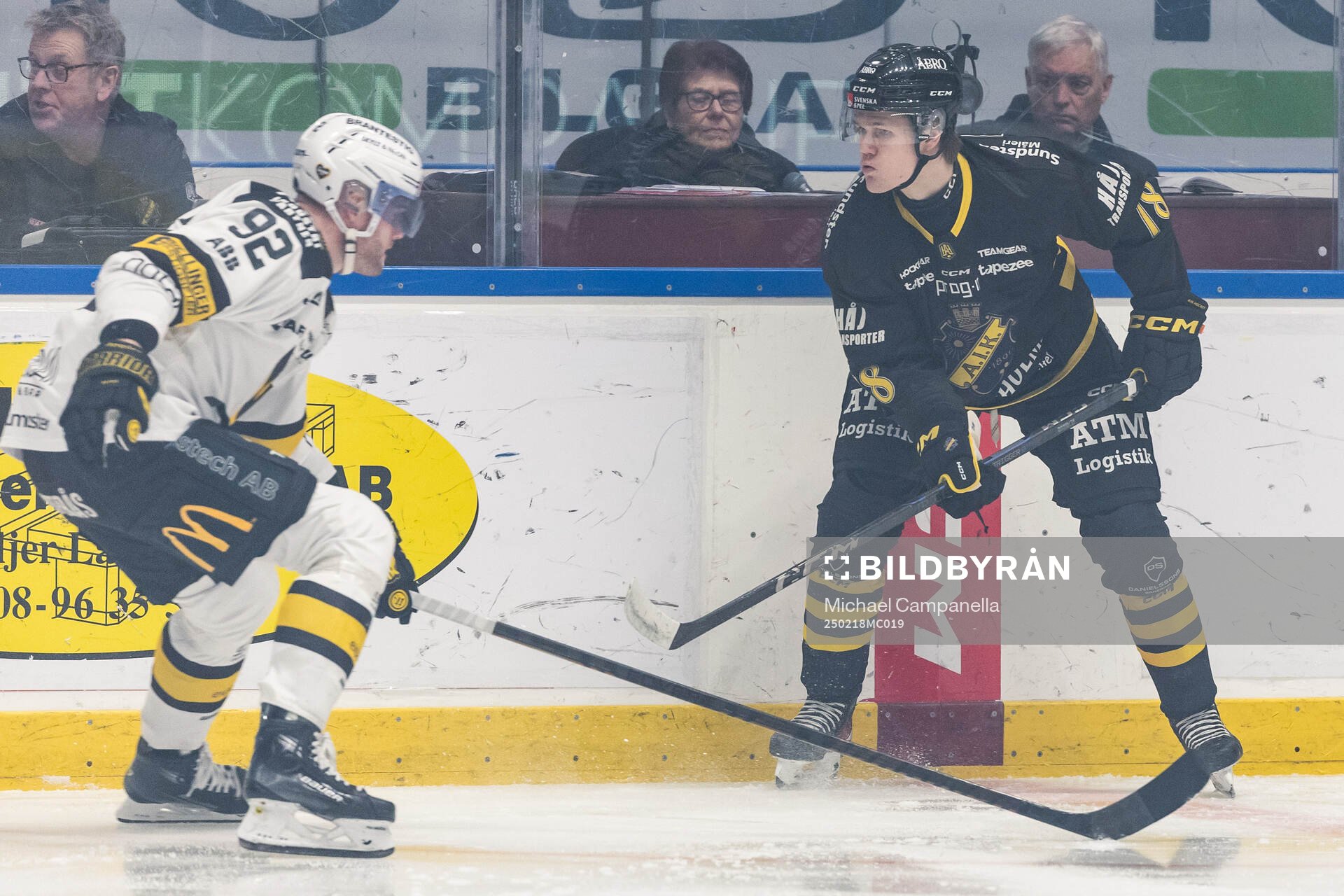 Västerås Kim Rosdahl och AIKs Axel Skarp