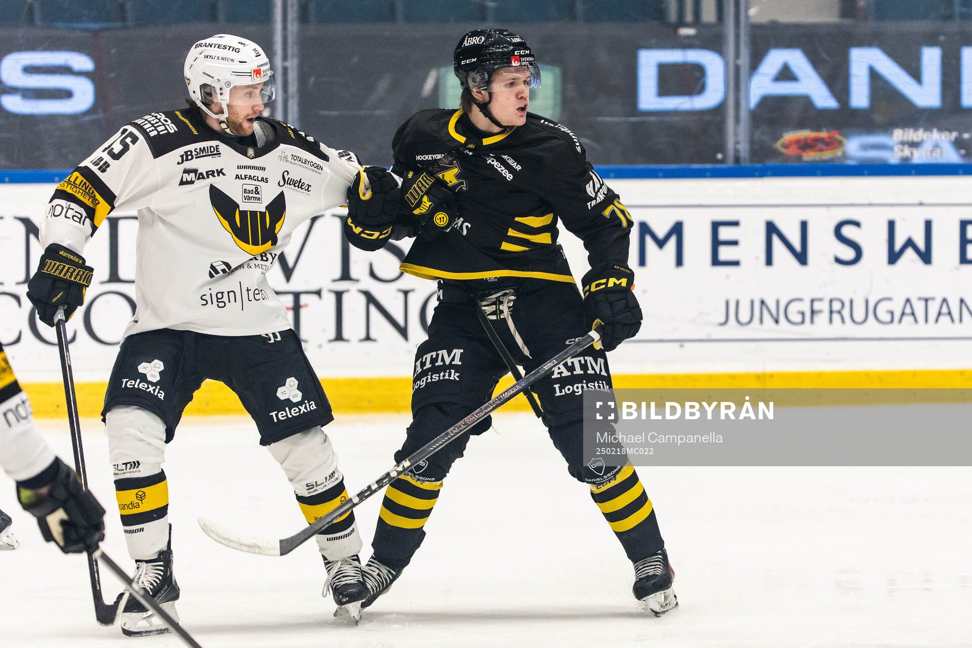 Västerås Jacob Hayhurst och AIKs Axel Skarp