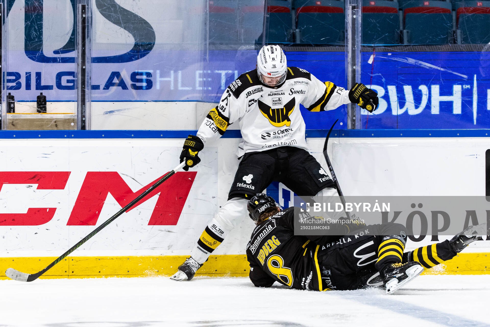 Västerås Oskar Kvist och AIKs Tom Hedberg