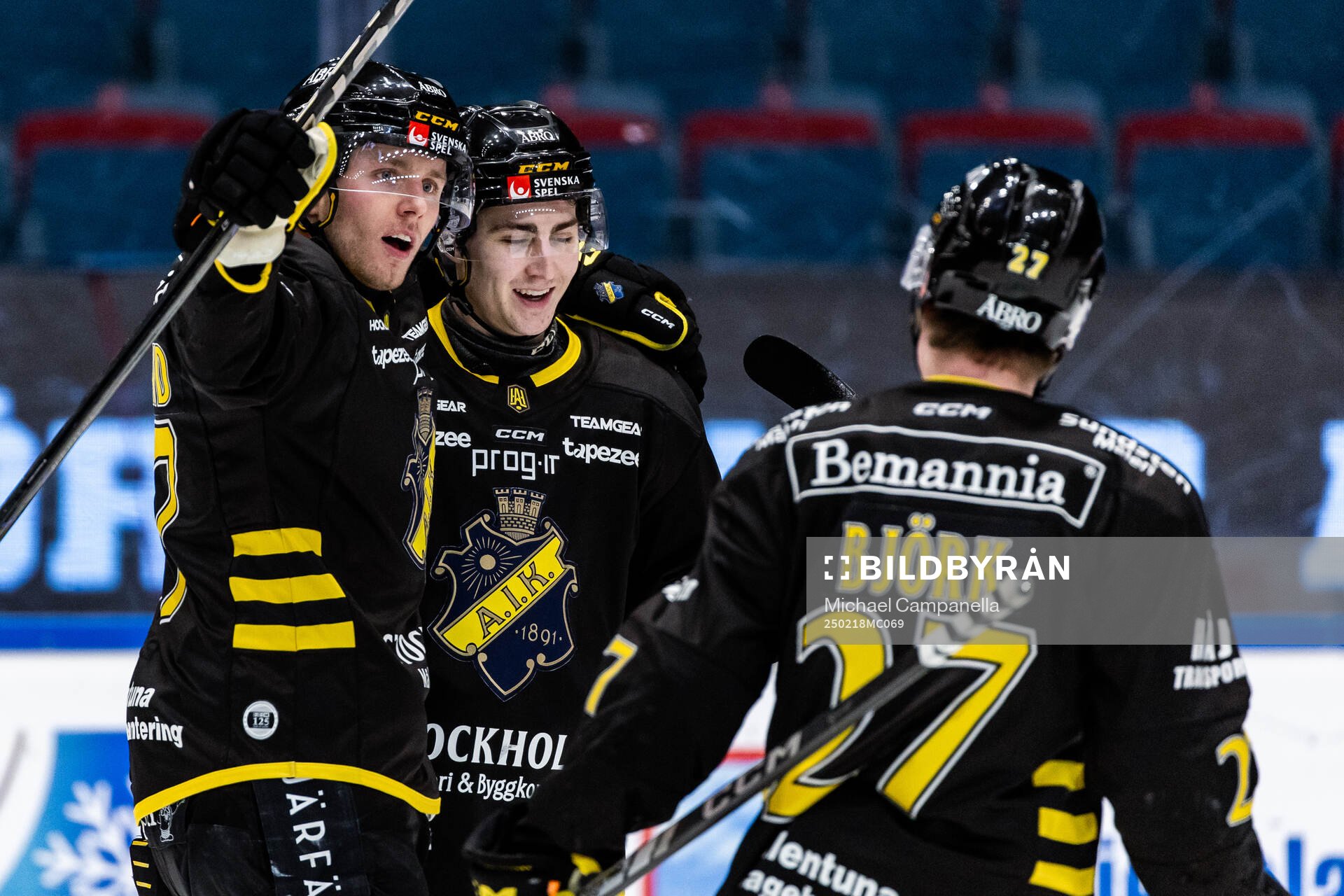 AIKs Alfred Barklund jublar med lagkamrater