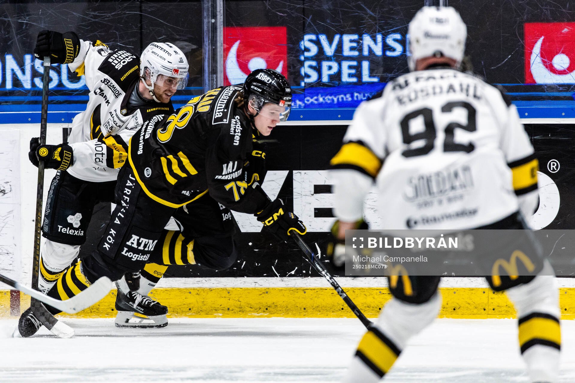 Västerås Jacob Hayhurst och AIKs Axel Skarp