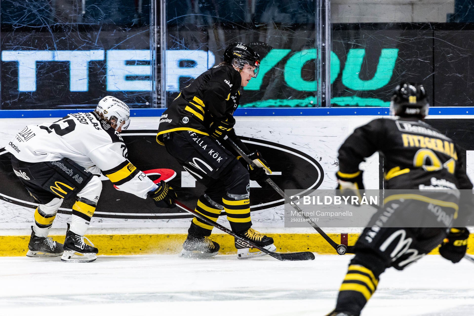 Västerås Patrick Grasso och AIKs Tom Hedberg