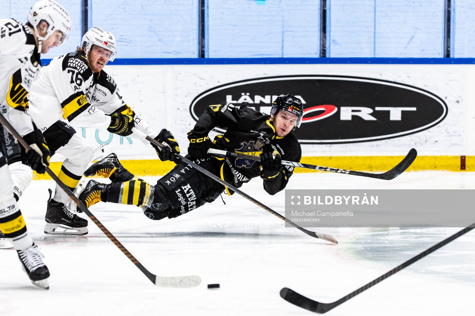 Västerås Oskar Kvist och AIKs Jordan Bellerive