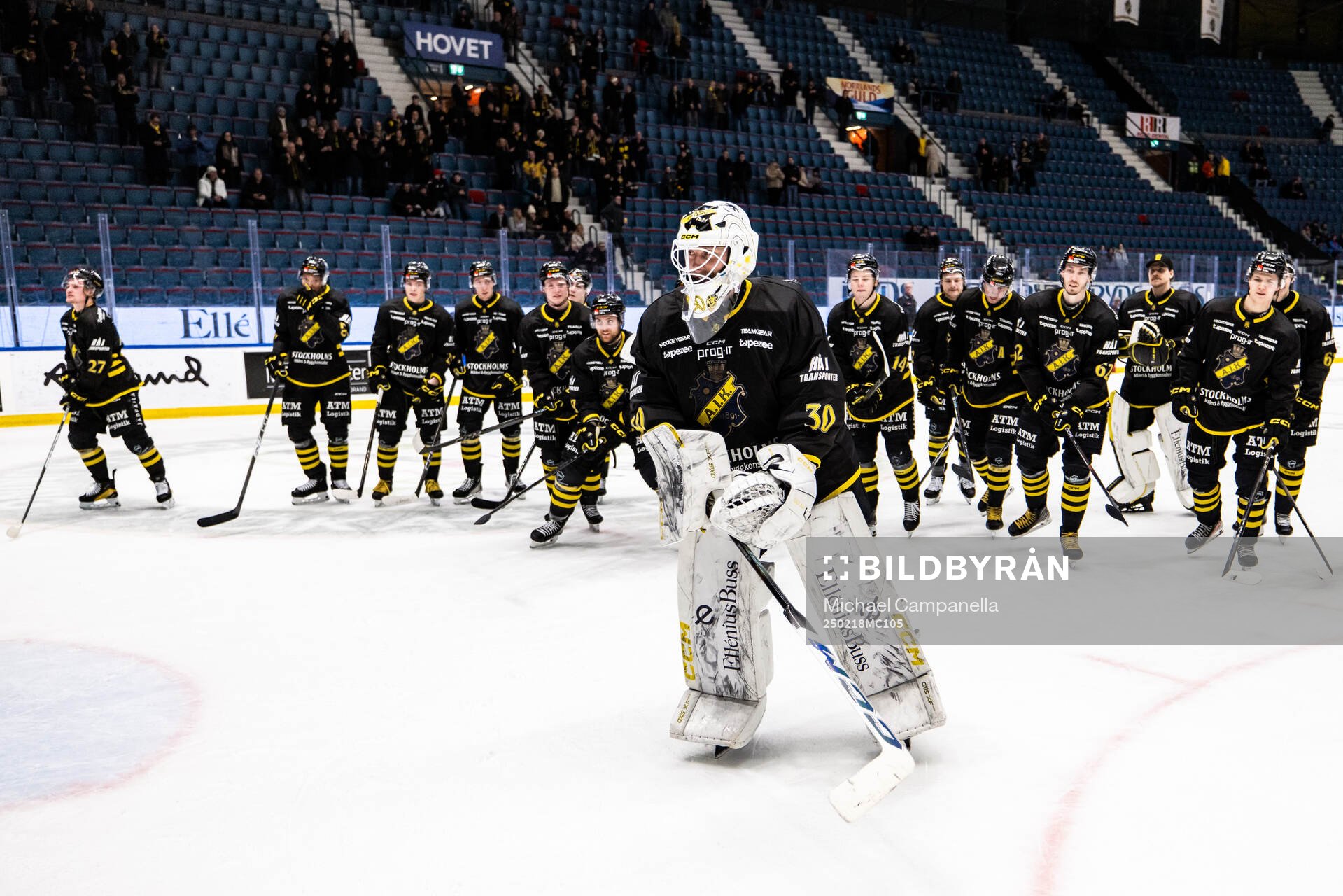 AIKs målvakt Victor Brattström jublar