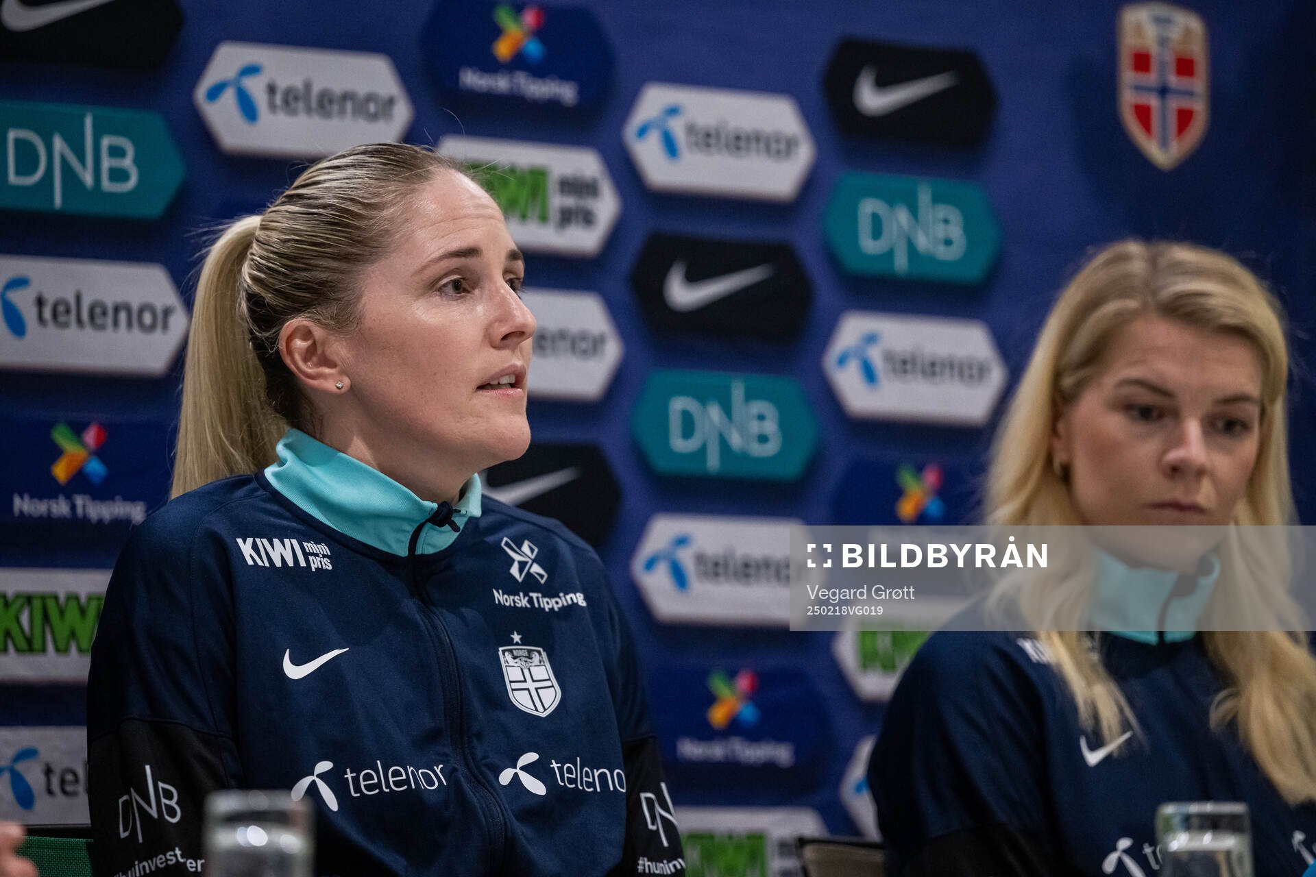 Head coach Gemma Grainger and Ada Hegerberg of the