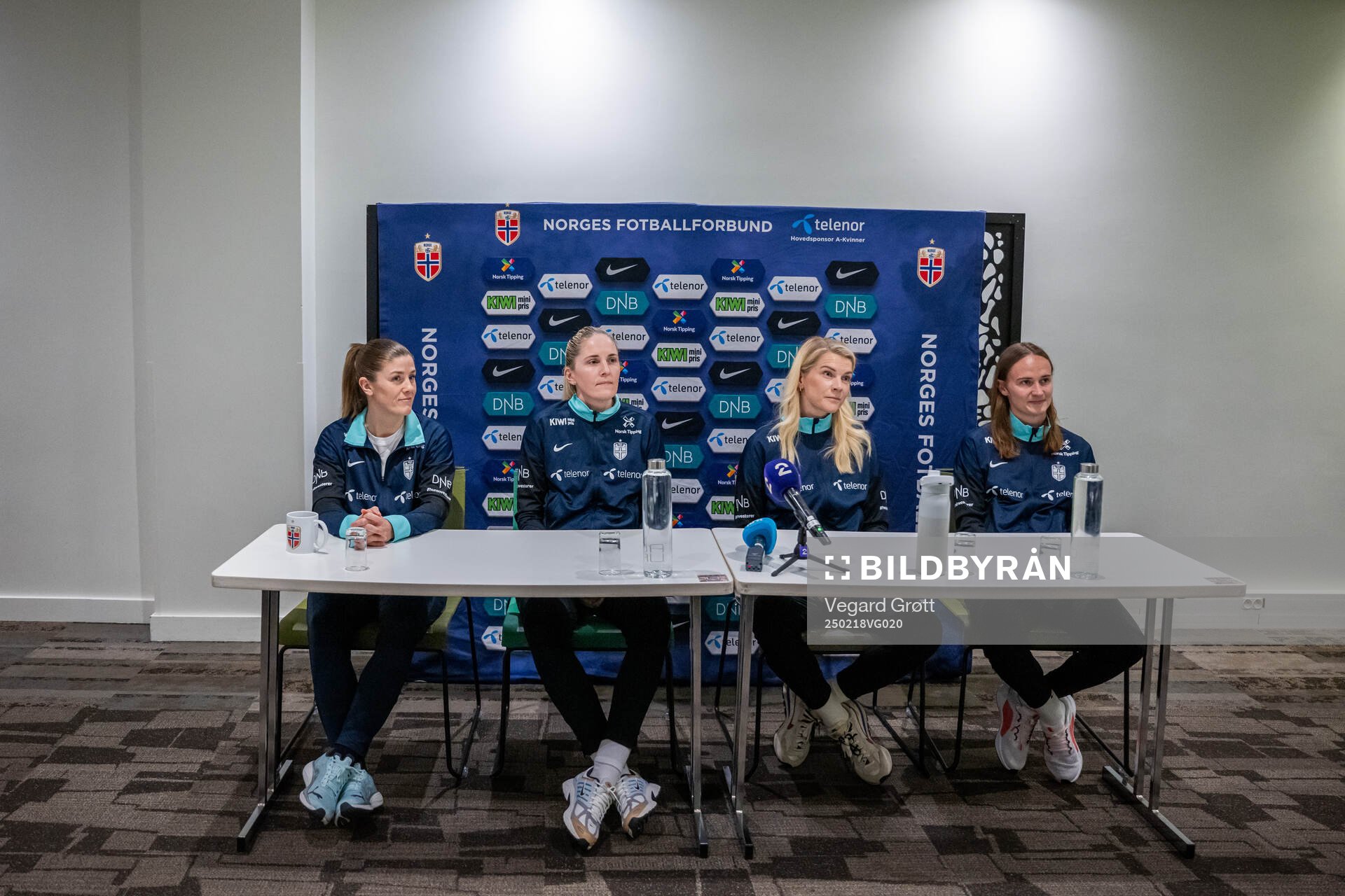 Maren Mjelde, head coach Gemma Grainger, Ada Hegerberg and