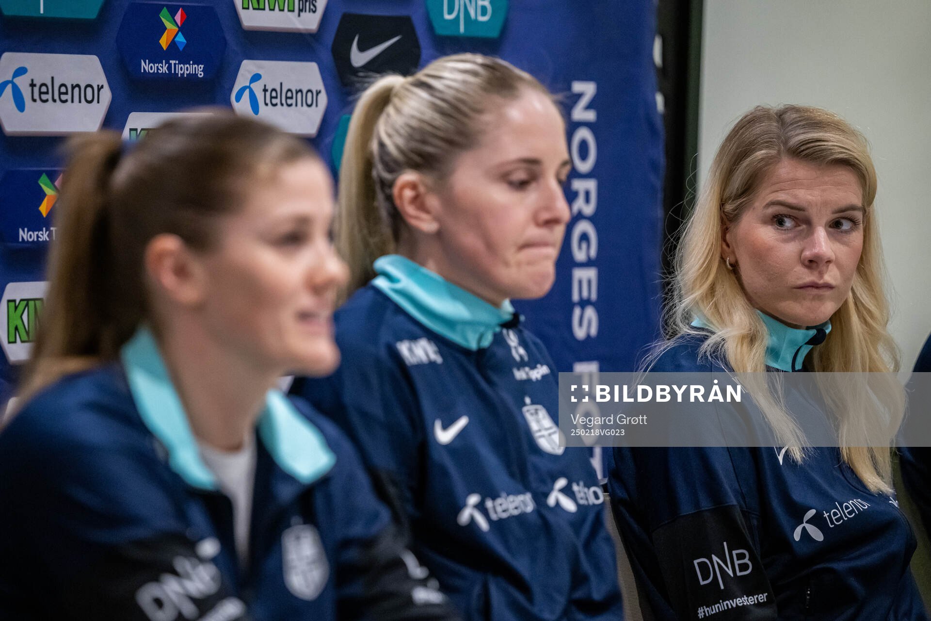 Maren Mjelde, head coach Gemma Grainger and Ada Hegerberg