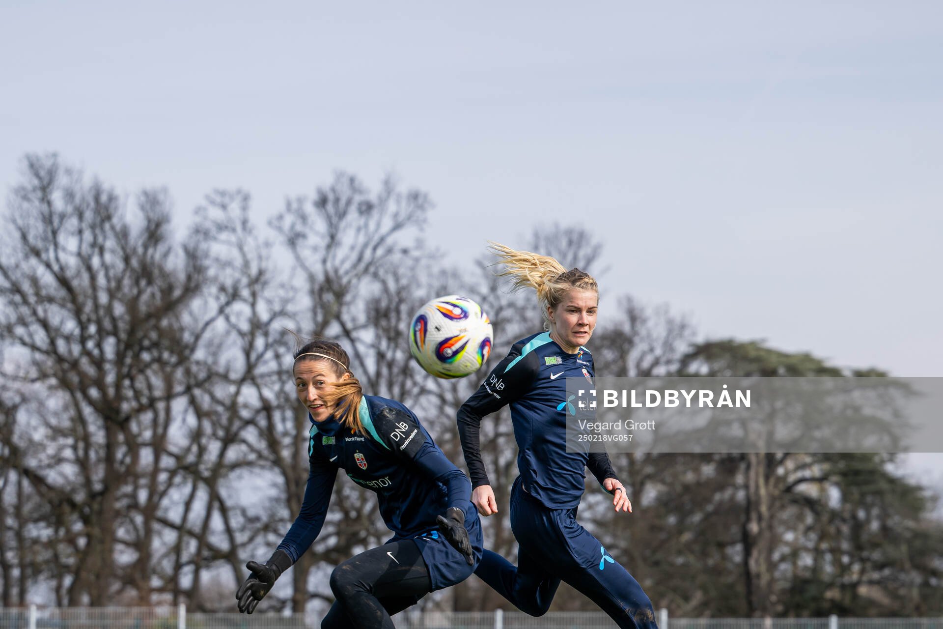 Goalkeeper Cecilie Fiskerstrand and Ada Hegerberg of the Norwegian women's national football team during a training session on February 18, 2025 in Toulouse.