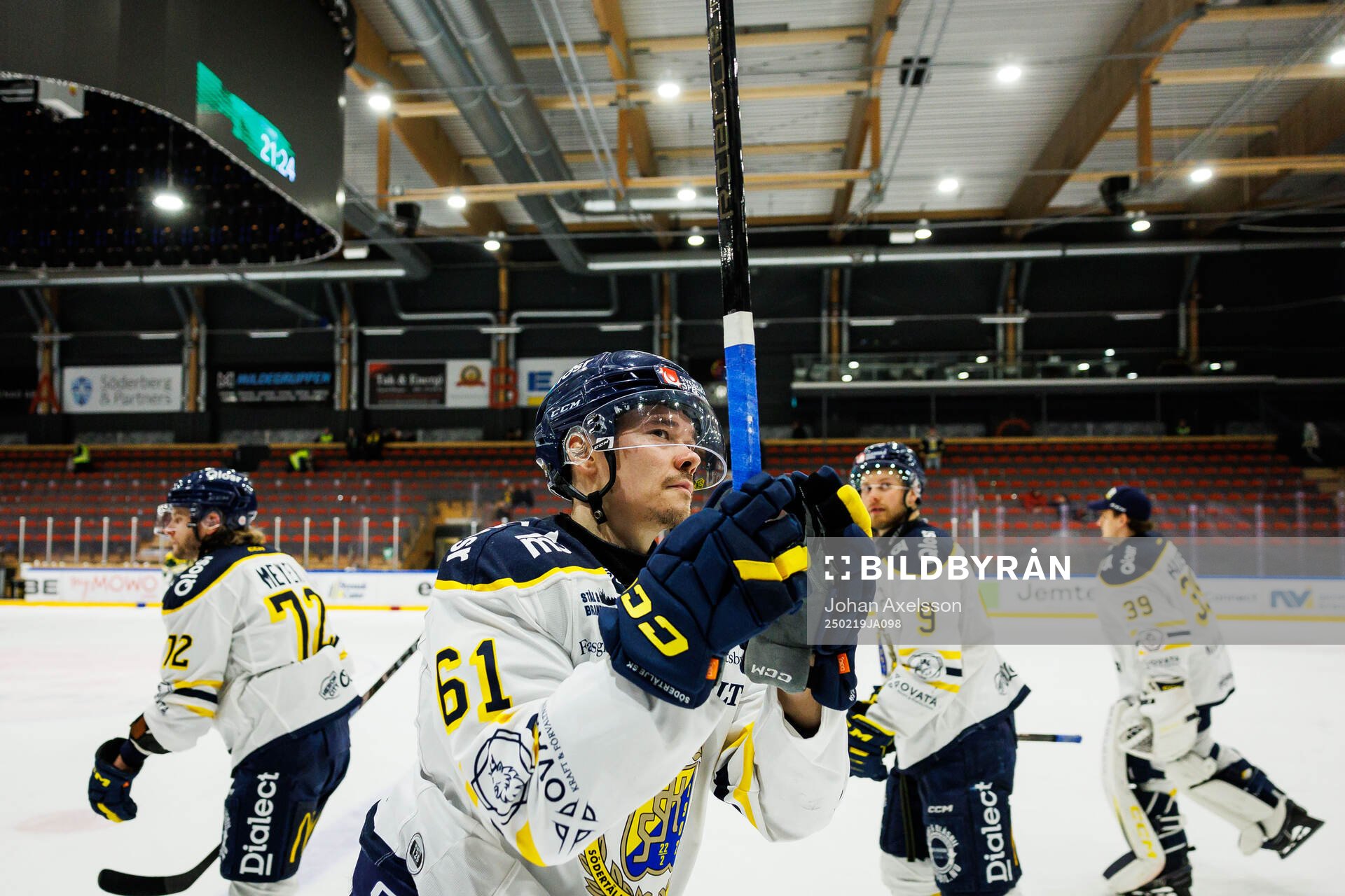 Södertäljes Miikka Pitkänen jublar