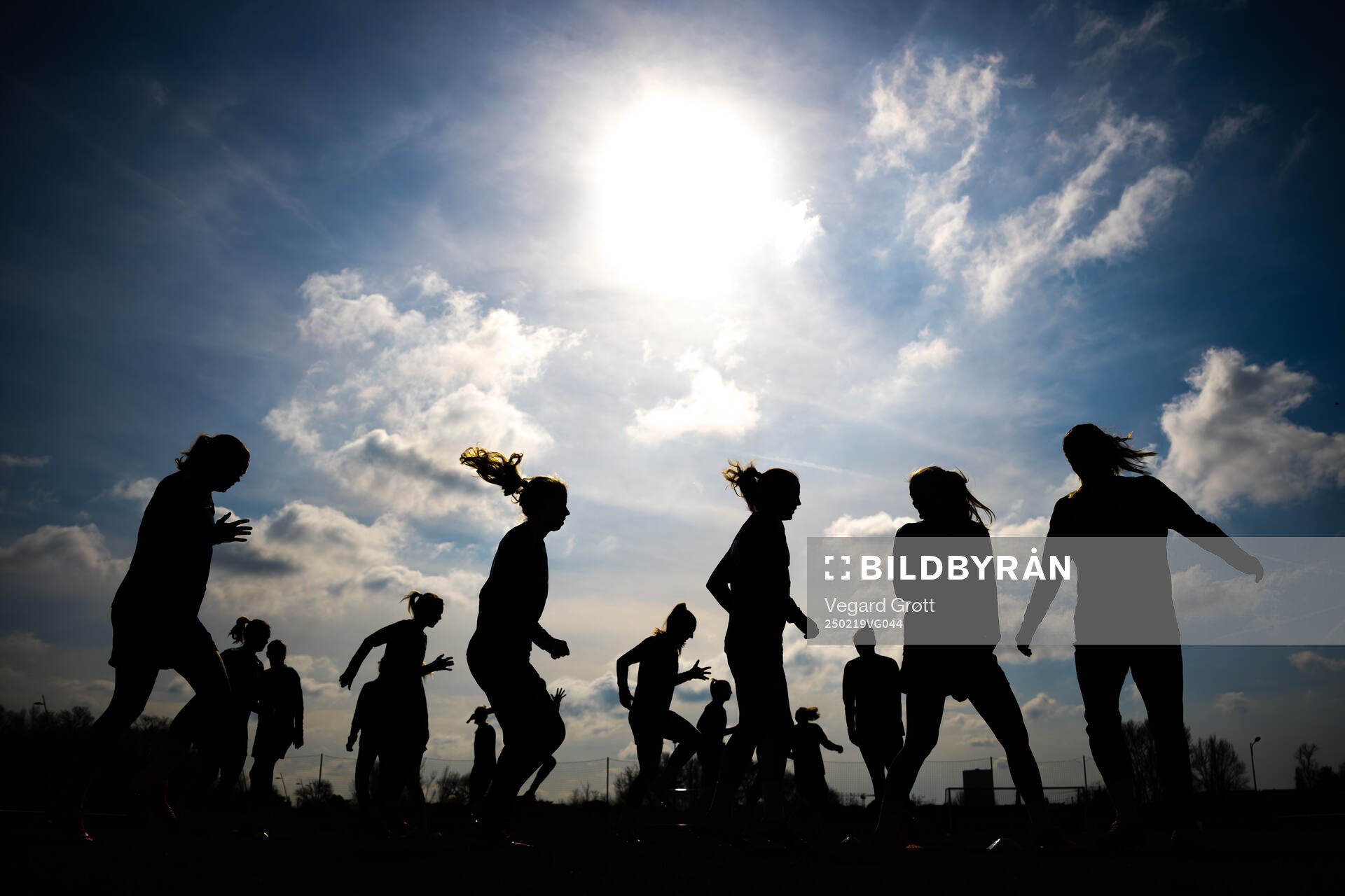 The silhouettes of Justine Kielland and players of the