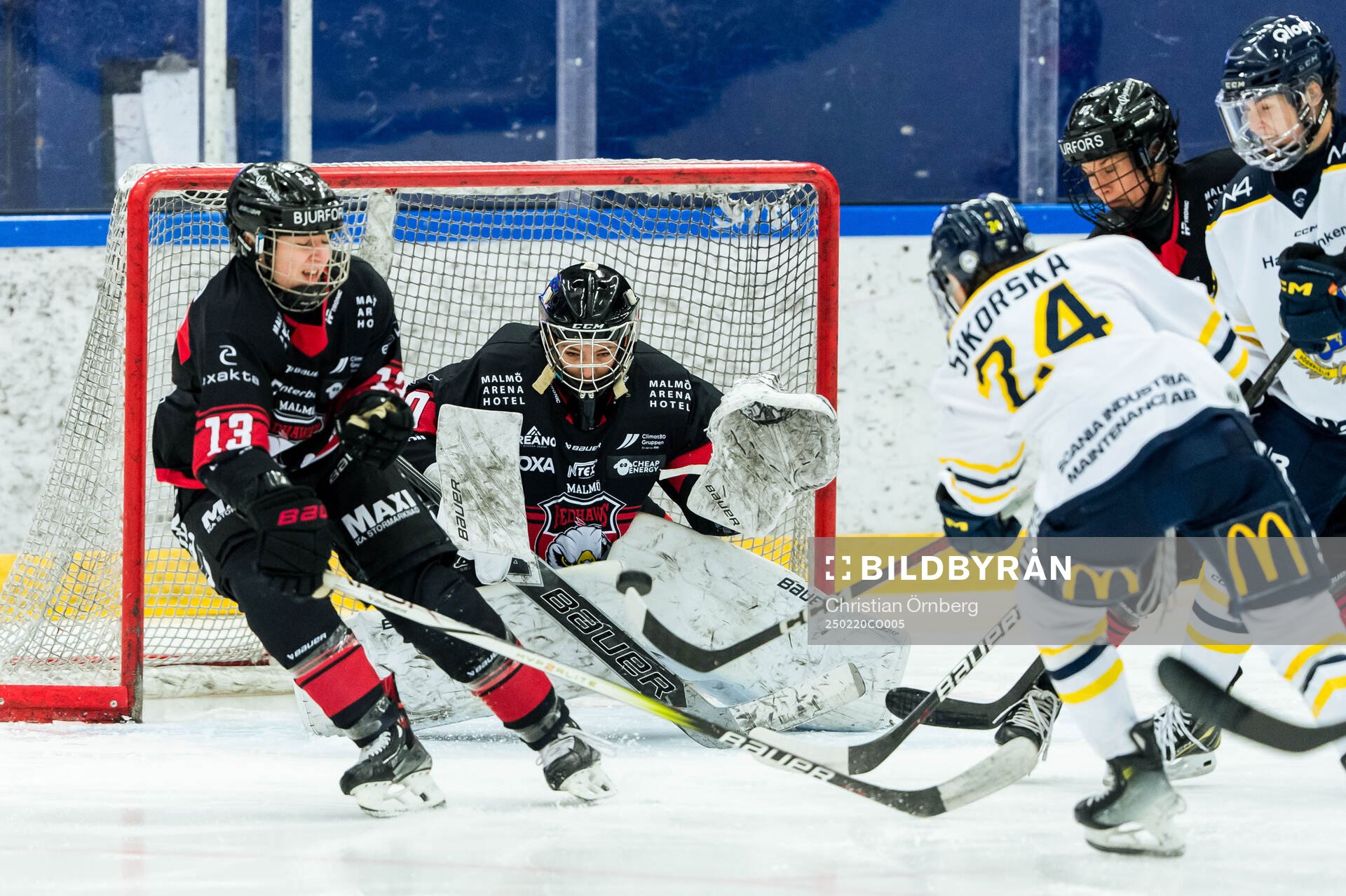 Malmö Redhawks målvakt Aya Juhl Petersen och