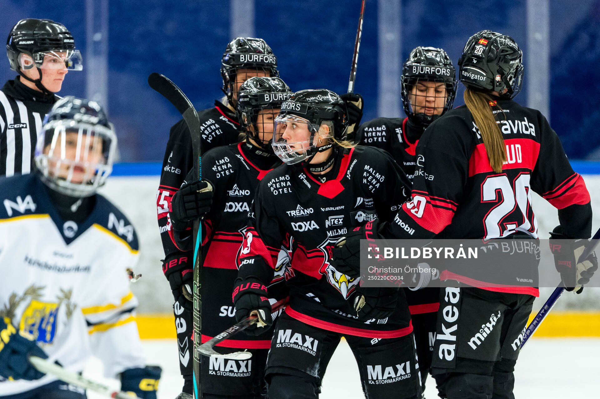 Malmö Redhawks Josephine Asperup jublar