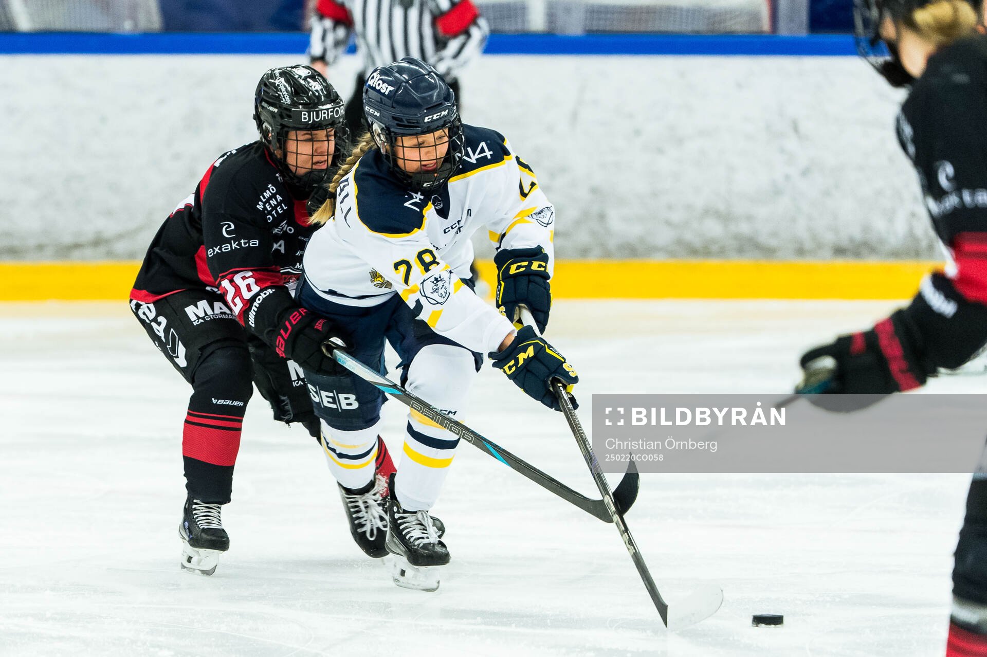 Malmö Redhawks Annie Svärd och Södertäljes Ebba