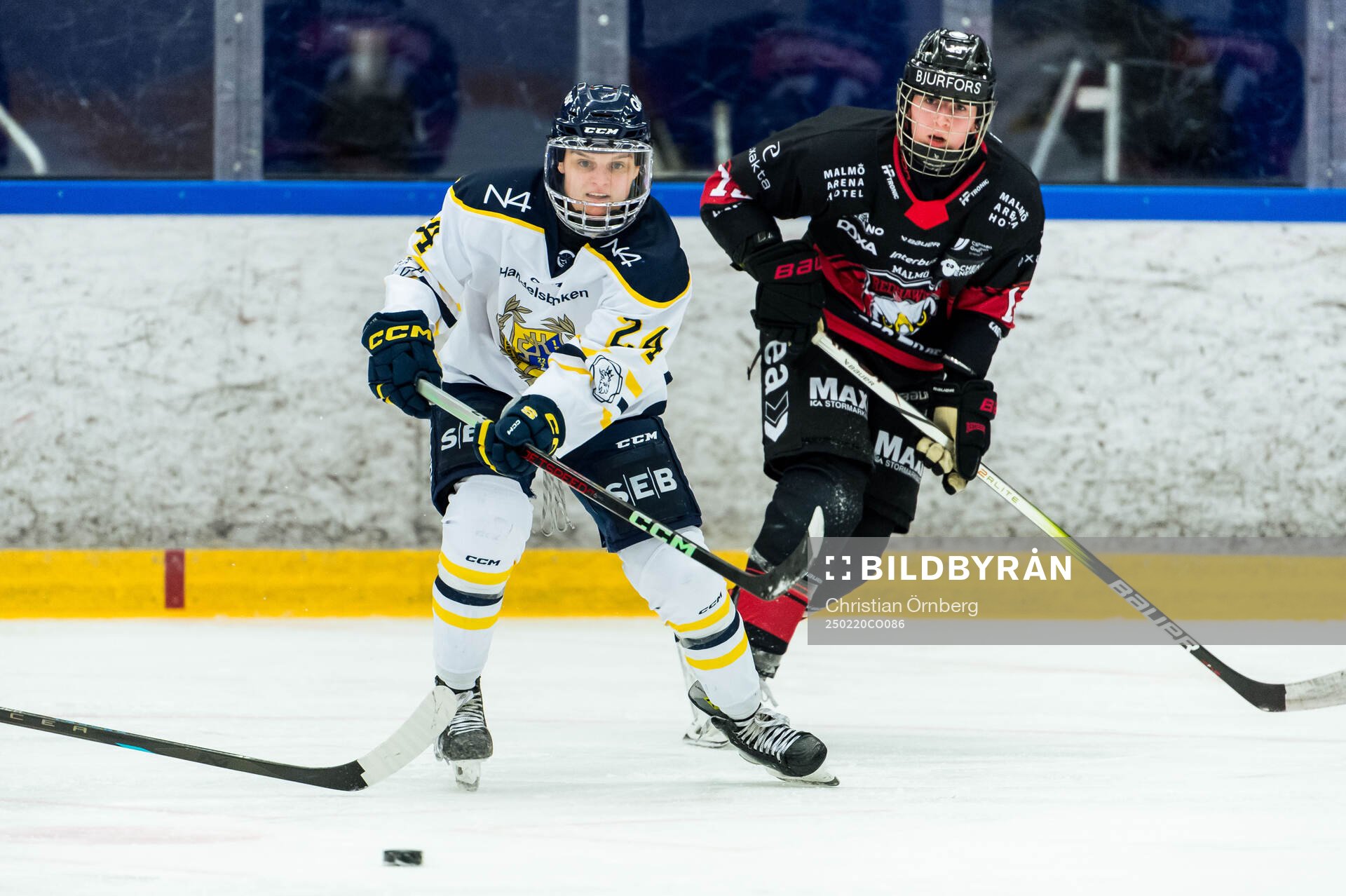 Södertäljes Wiktoria Sikorska och Malmö Redhawks Nele