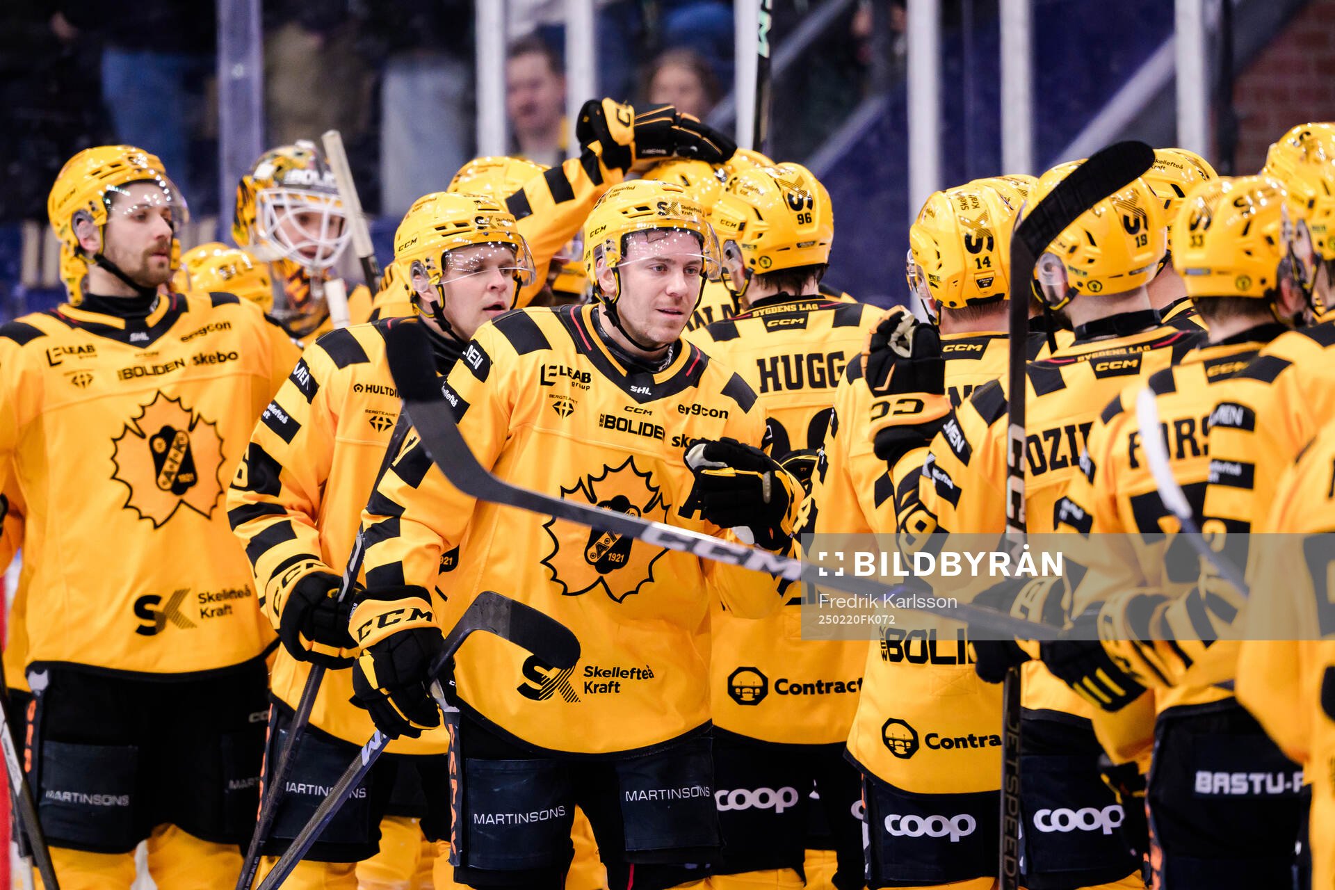 Skellefteås Pär Lindholm jublar med lagkamrater