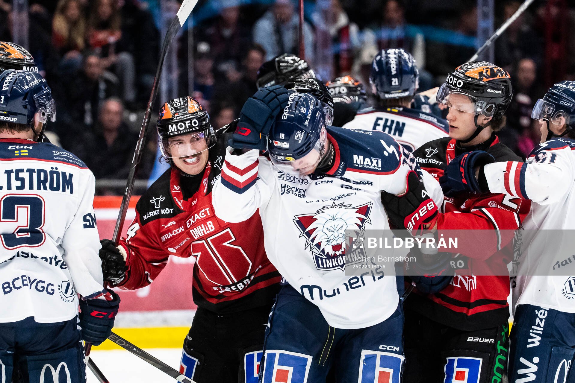 Örebros Hannes Björninen och Linköpings Patrick Russell