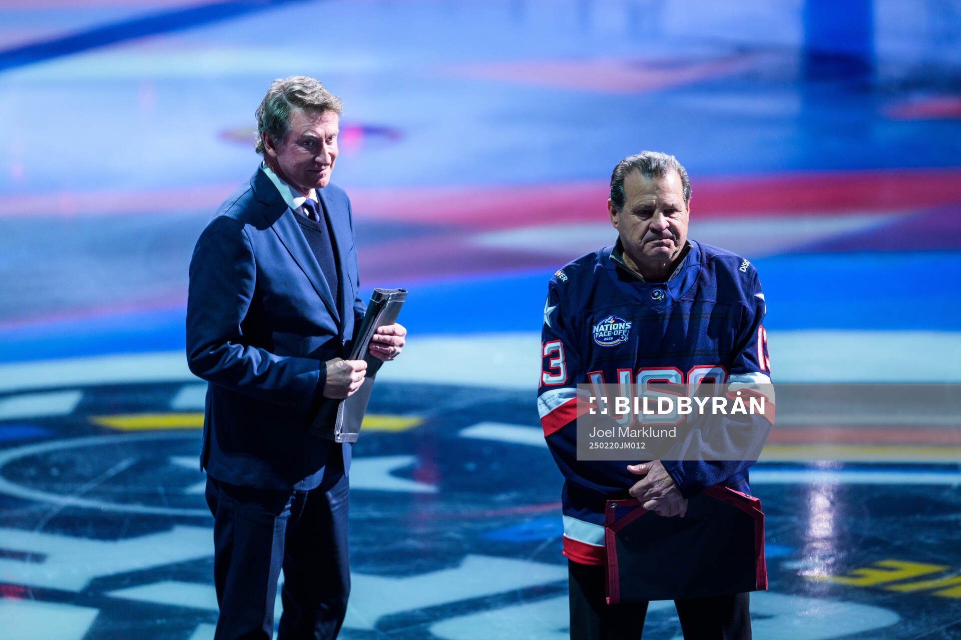 Former players Wayne Gretzky and Mike Eruzione