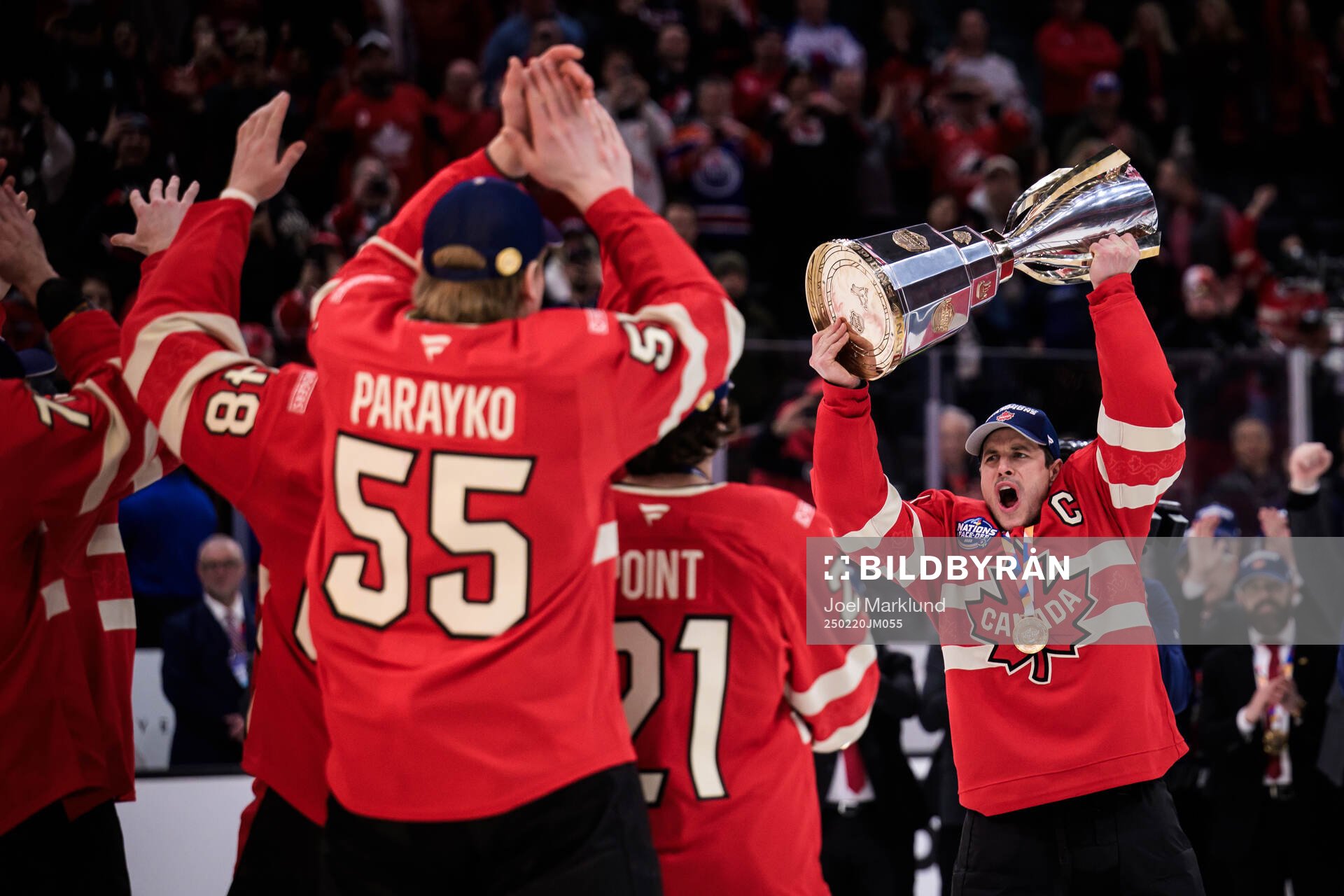 Sidney Crosby of Canada hoists the champion’s trophy