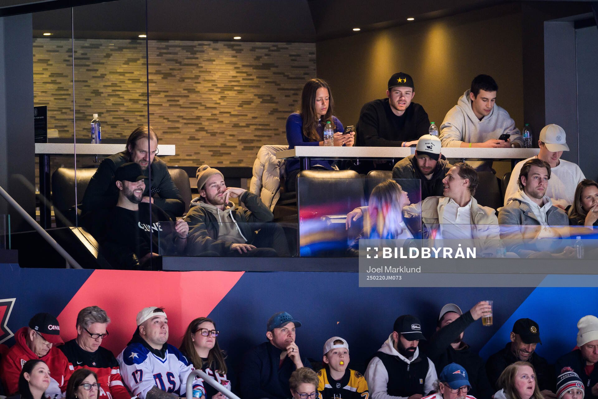 Agent Filip Andreasson together with Swedish players Elias