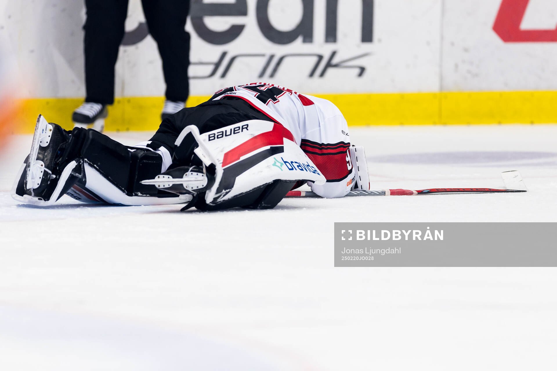 Malmö Redhawks målvakt Marek Langhamer har ont
