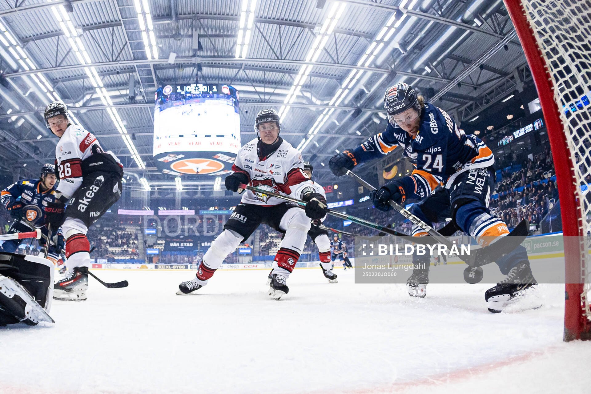 Växjös Karl Henriksson gör mål 2-1. Med på bild Malmö