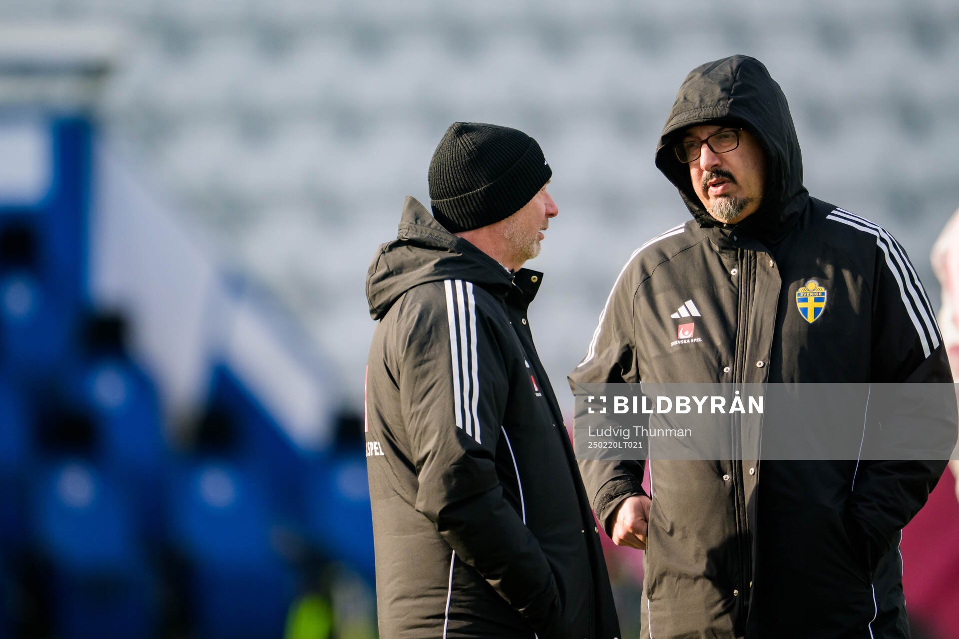 Head coach Peter Gerhardsson in conversation with Doctor