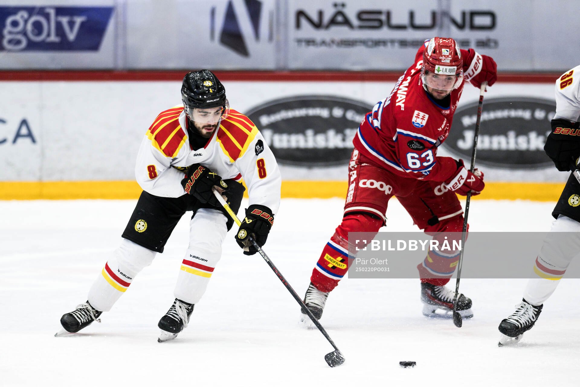 Brynäs Bobby Trivigno och Timrås Elmeri Eronen