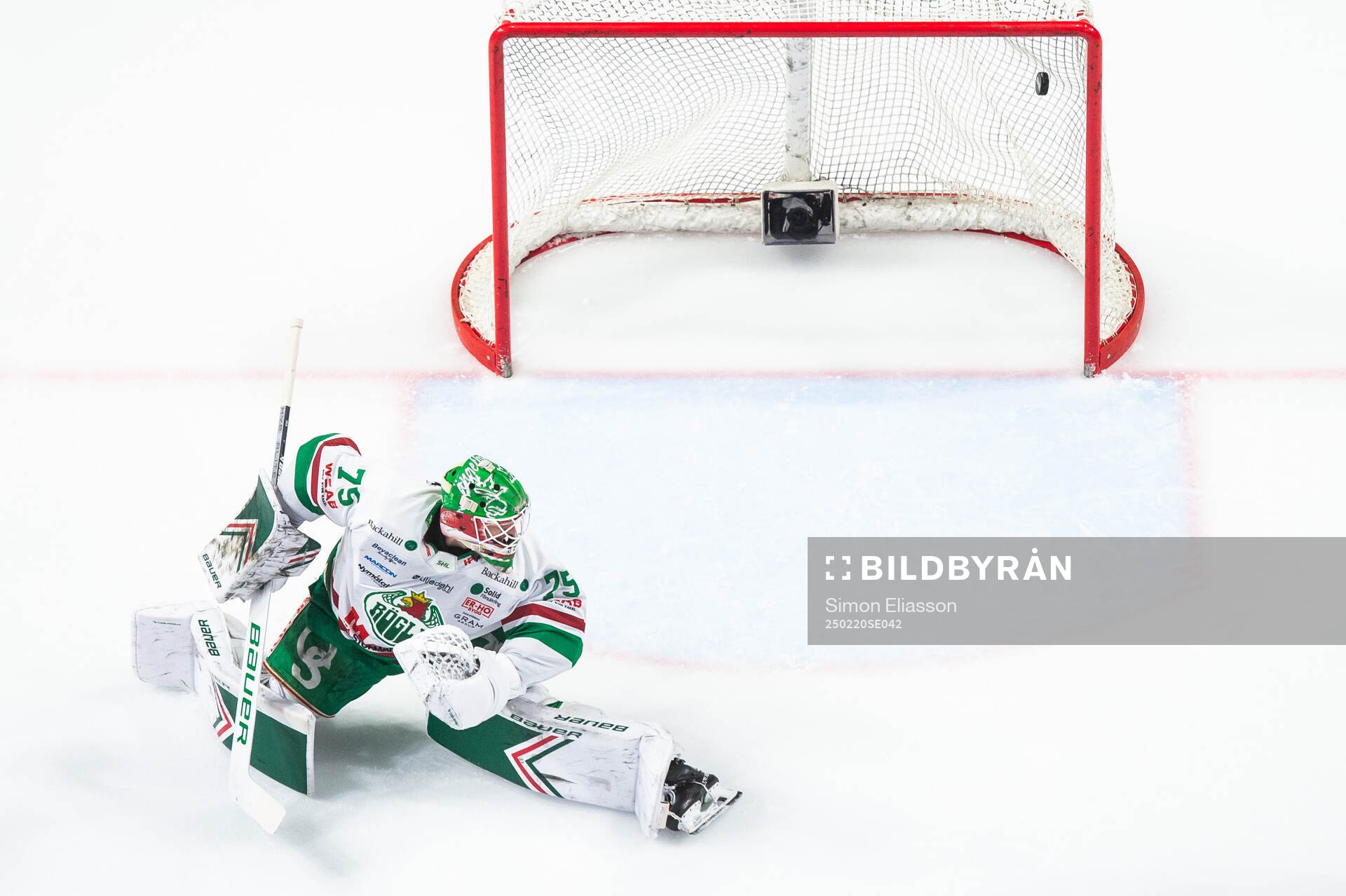 Luleås Jesper Sellgren (ej i bild) gör 2-0 bakom Rögles