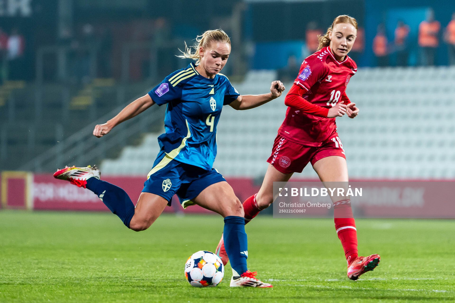 Hanna Lundkvist of Sweden and Sara Holmgaard of Denmark