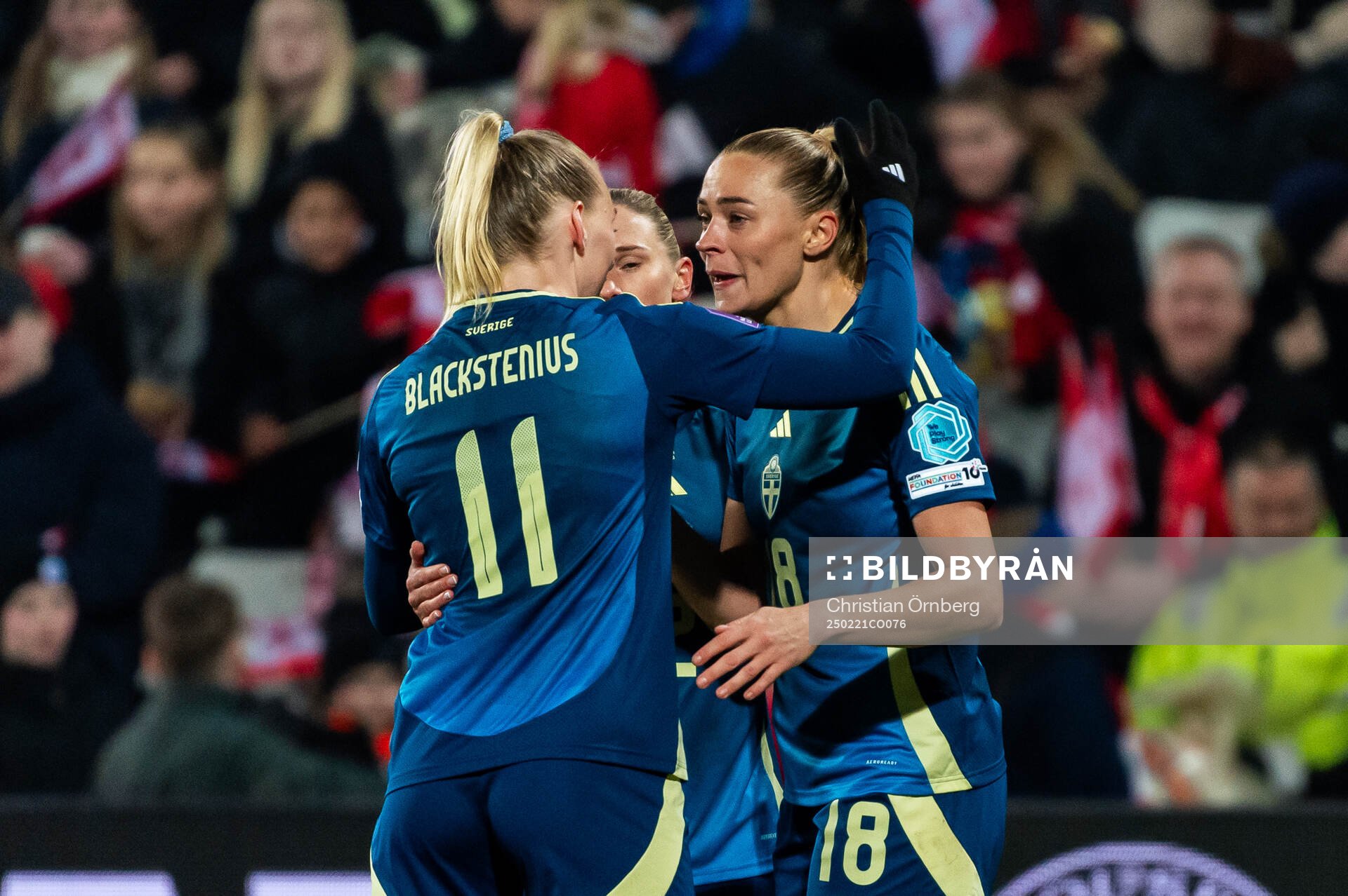 Fridolina Rolfö of Sweden celebrate with Stina Blackstenius